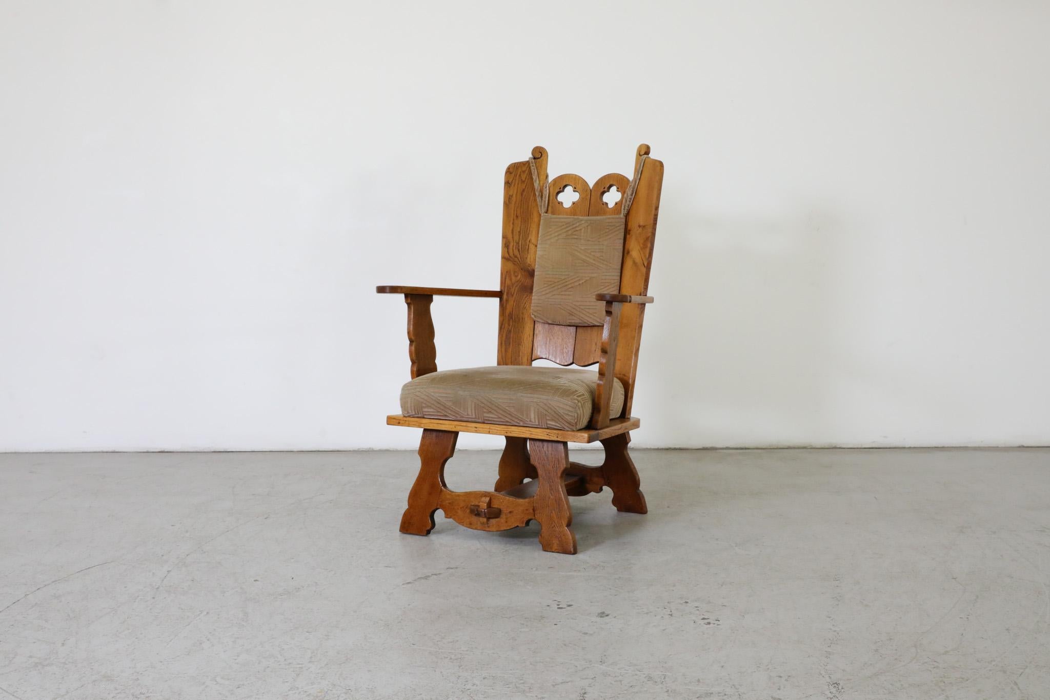 Brutalistische, handgeschnitzte Sessel aus Eiche mit hoher Rückenlehne und Originalpolstern im Zustand „Gut“ im Angebot in Los Angeles, CA