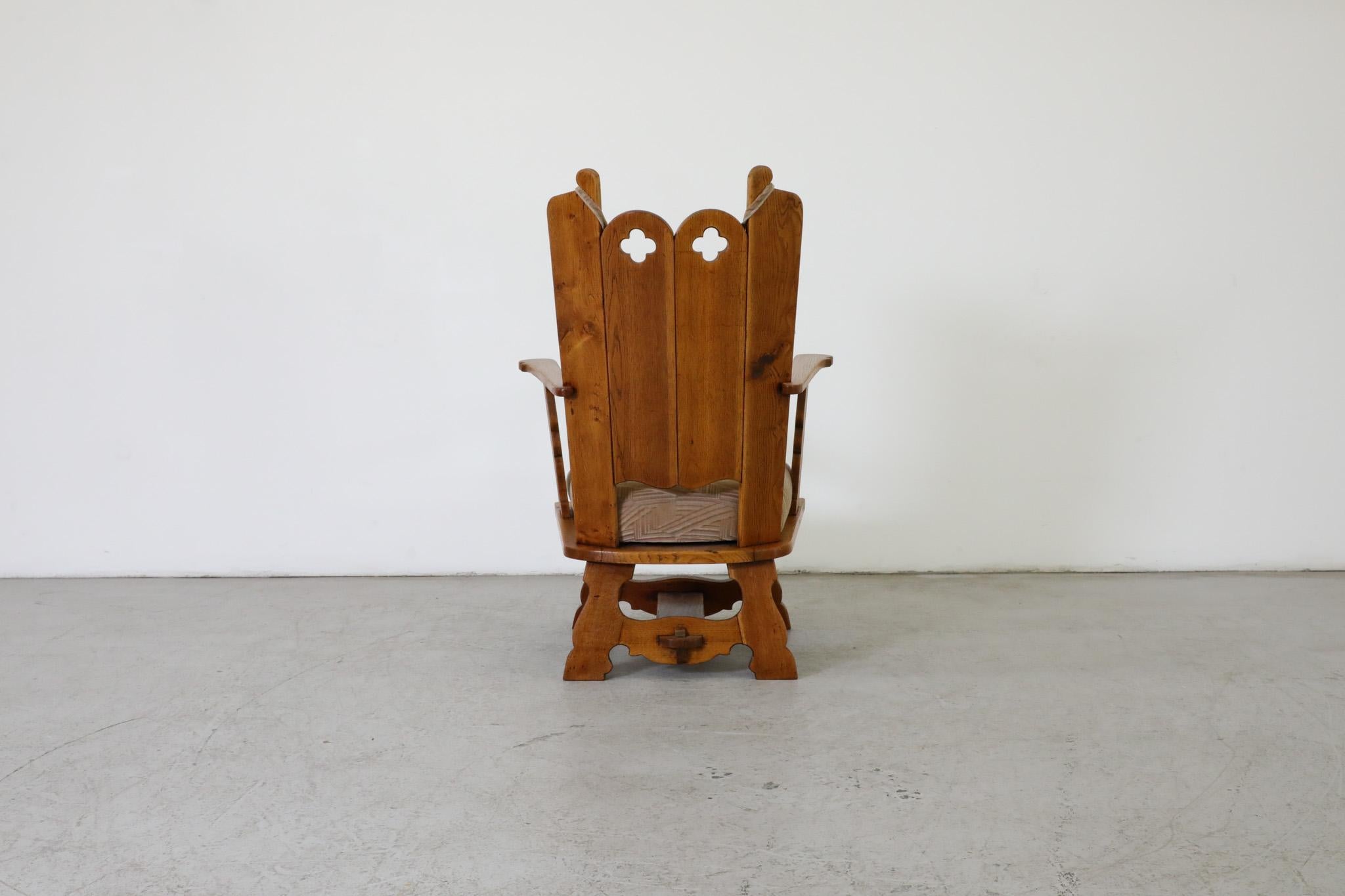 Brutalistische, handgeschnitzte Sessel aus Eiche mit hoher Rückenlehne und Originalpolstern im Angebot 1