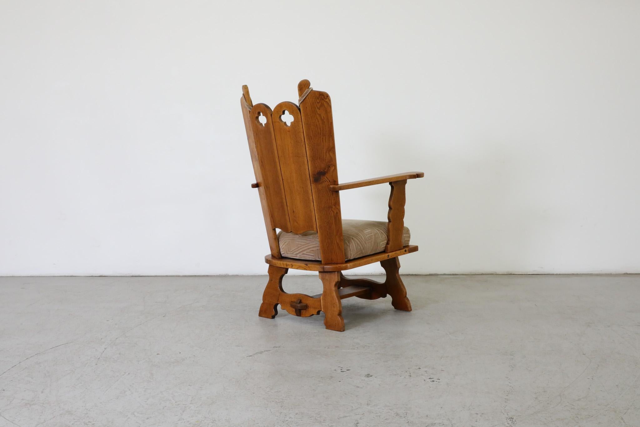 Brutalistische, handgeschnitzte Sessel aus Eiche mit hoher Rückenlehne und Originalpolstern im Angebot 2