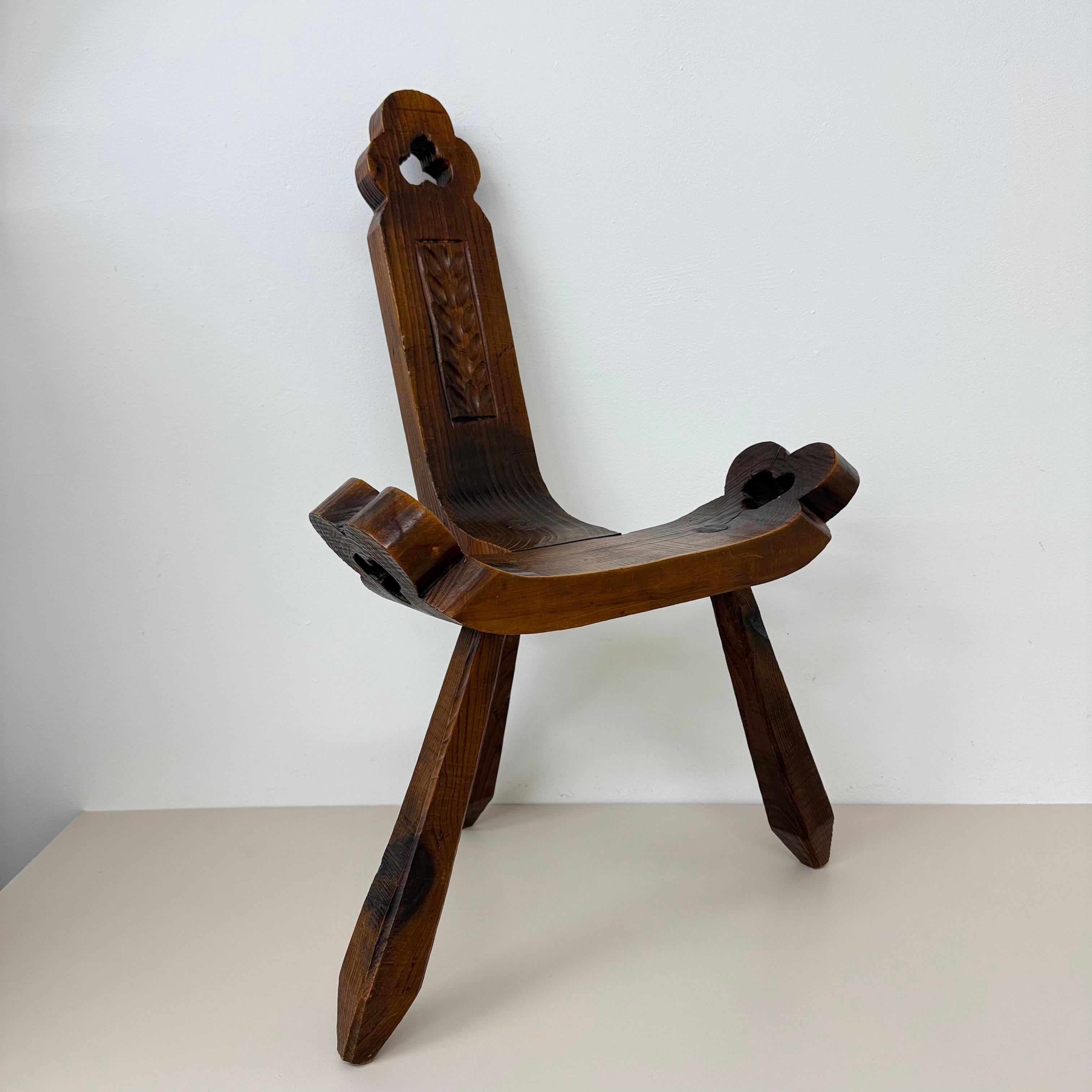 Brutalist hand carved oak Spanish tripod chair , 1970s For Sale 9