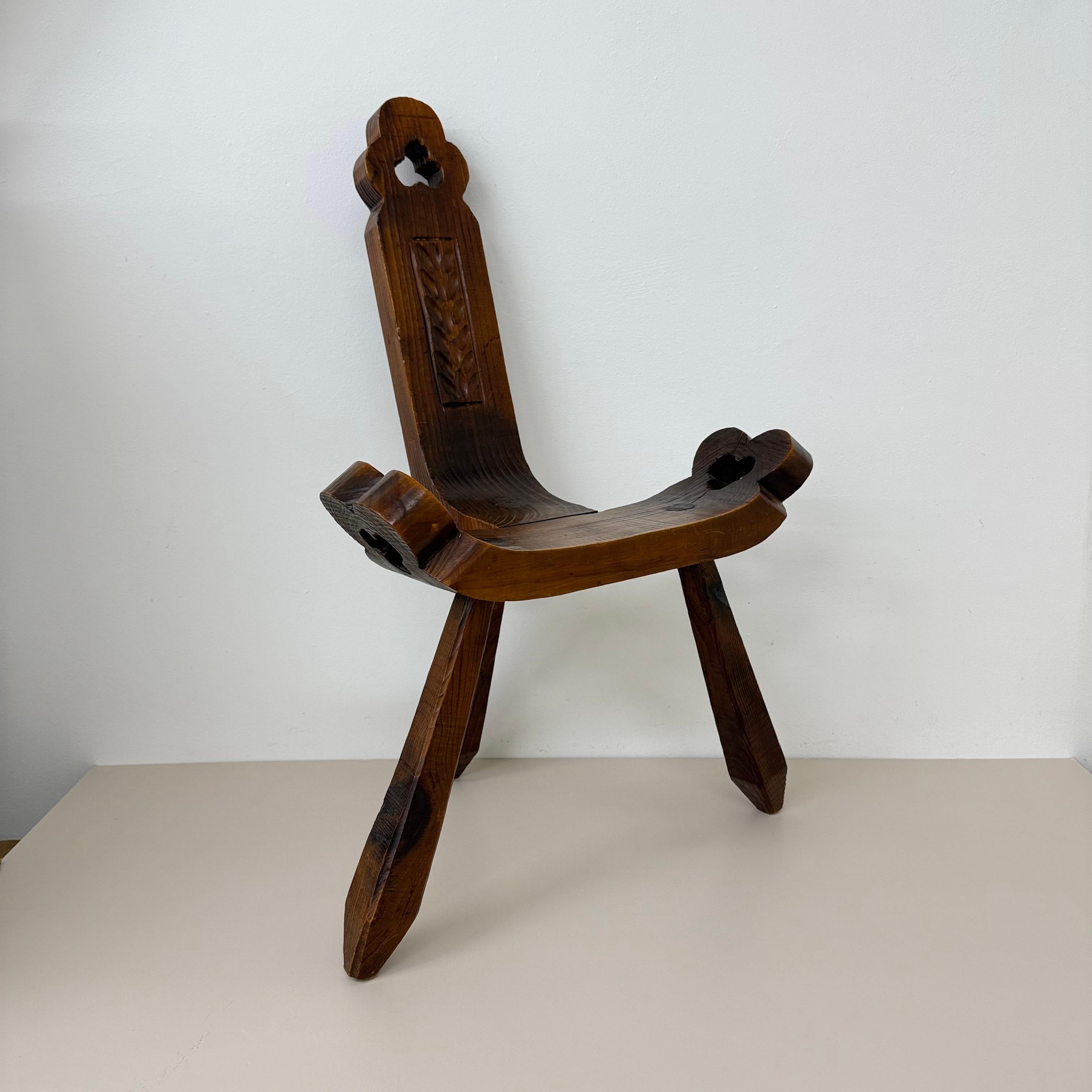 Brutalist hand carved oak Spanish tripod chair , 1970s For Sale 13