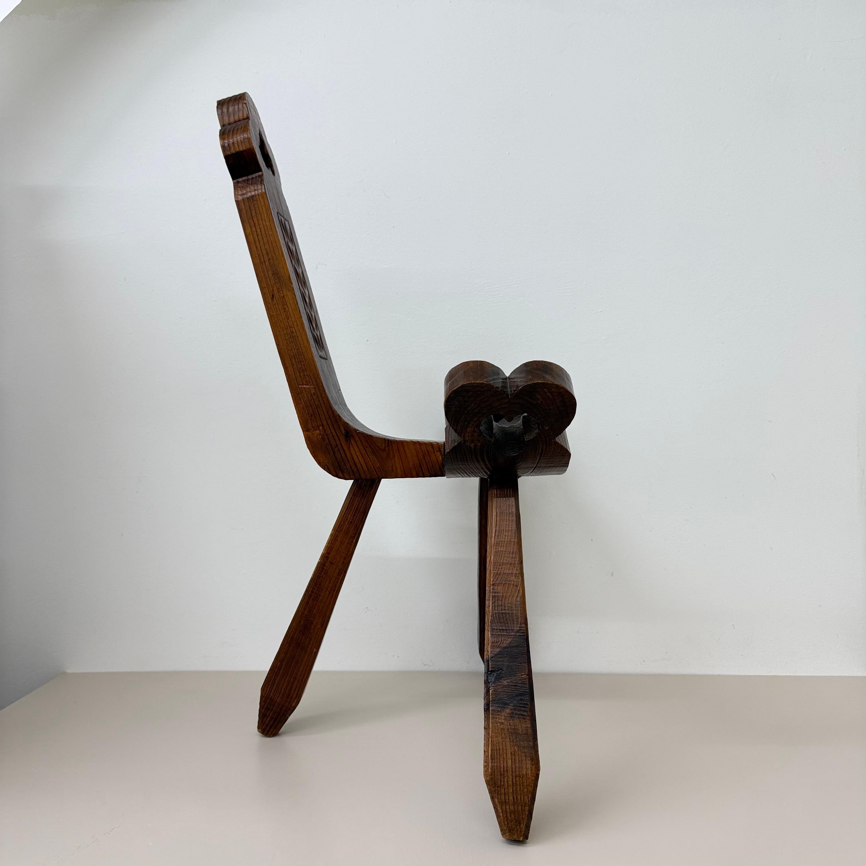 Brutalist hand carved oak Spanish tripod chair , 1970s For Sale 14