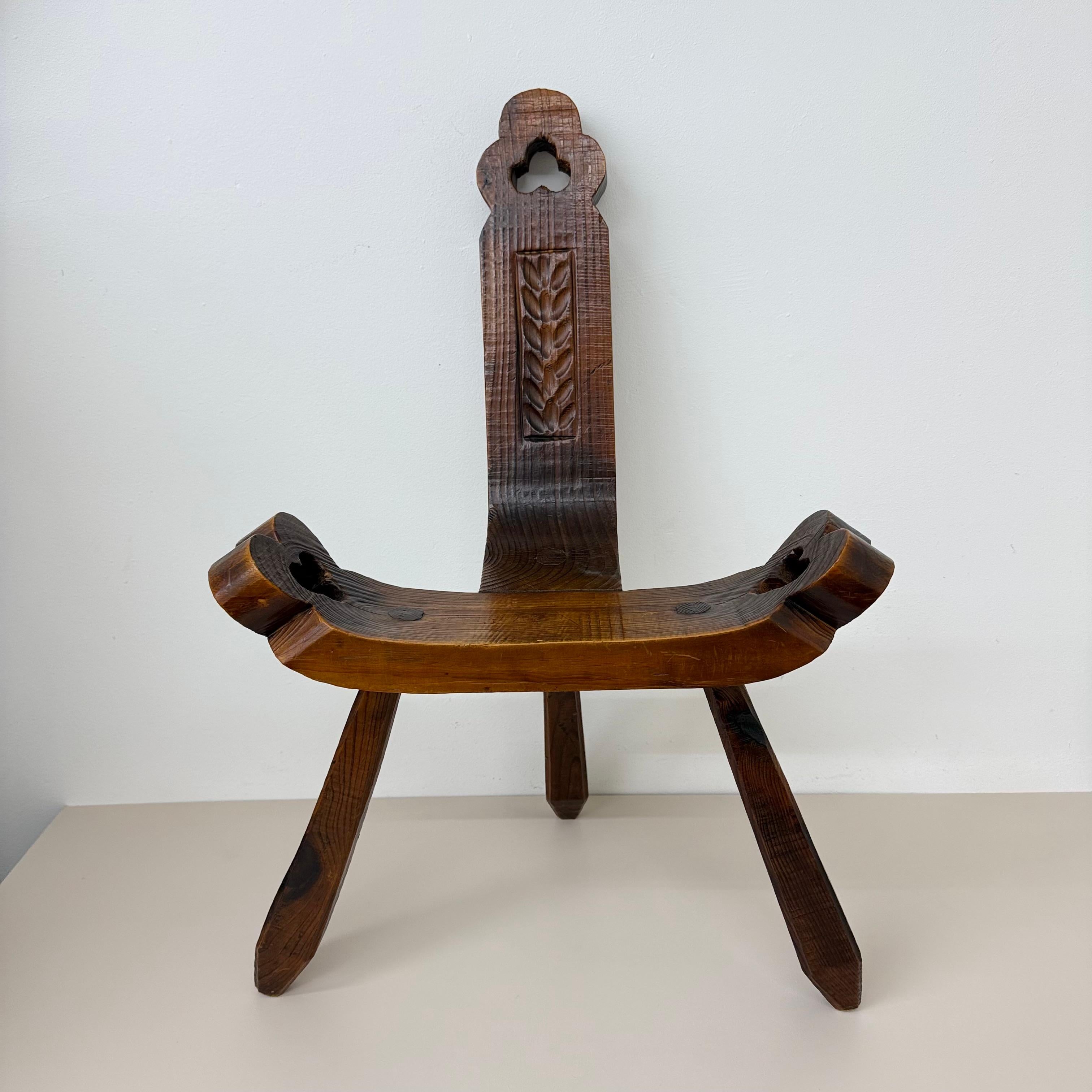 Dimensions: 52cm Width , 37cm Height seat, 77,5cm height total , 36cm Depth
Condition: Good
Material: Oak
 