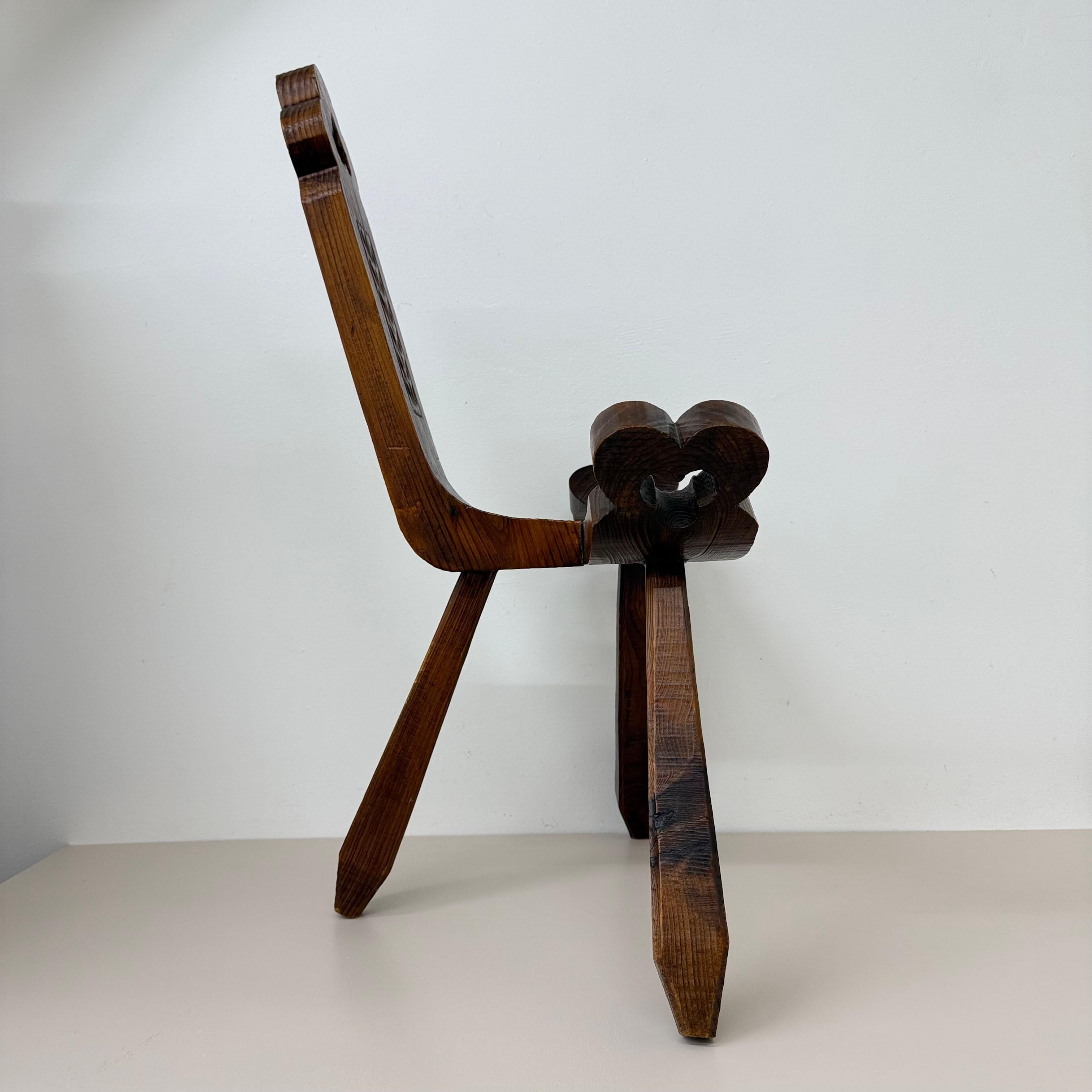 Brutalist hand carved oak Spanish tripod chair , 1970s For Sale 15