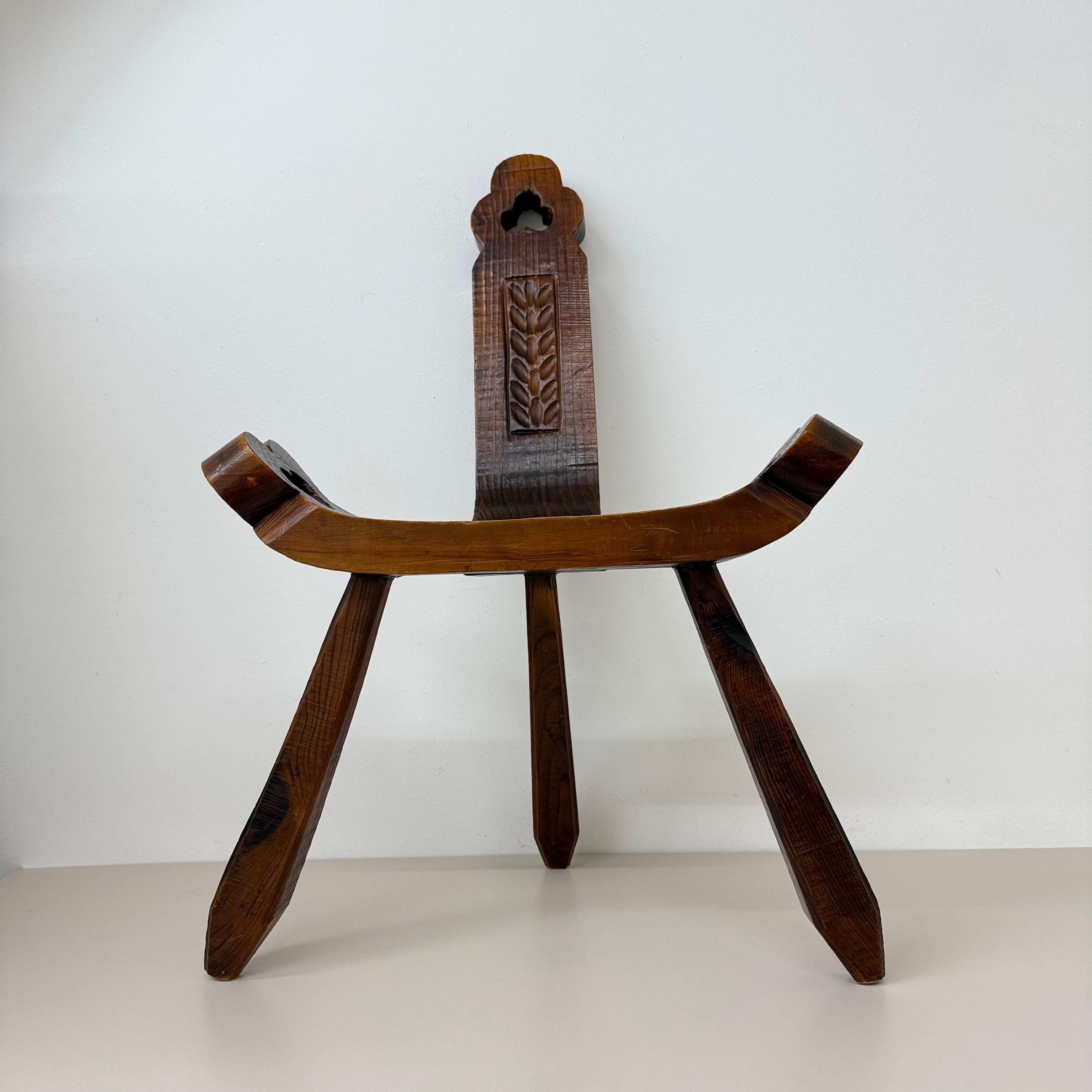 Brutalist hand carved oak Spanish tripod chair , 1970s For Sale 1