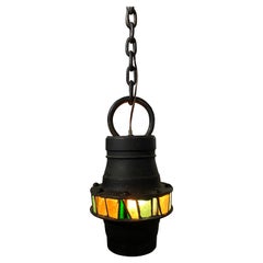 Lampe suspendue brutaliste fabriquée à la main en fer et en verre teinté, vers les années 1960