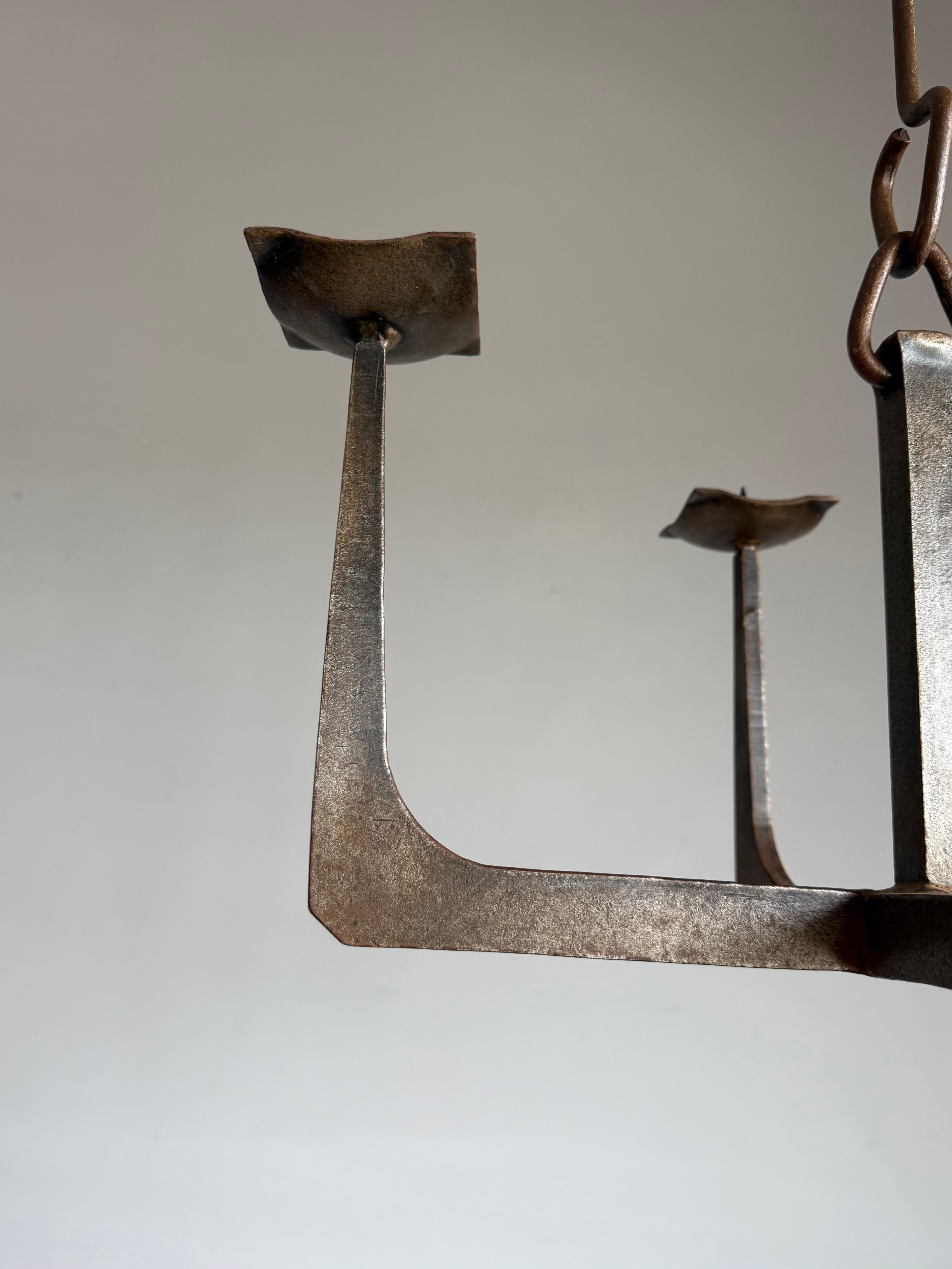 Lustre à bougie en fer forgé à la main, France 1950s, Pendentif sculptural en vente 10