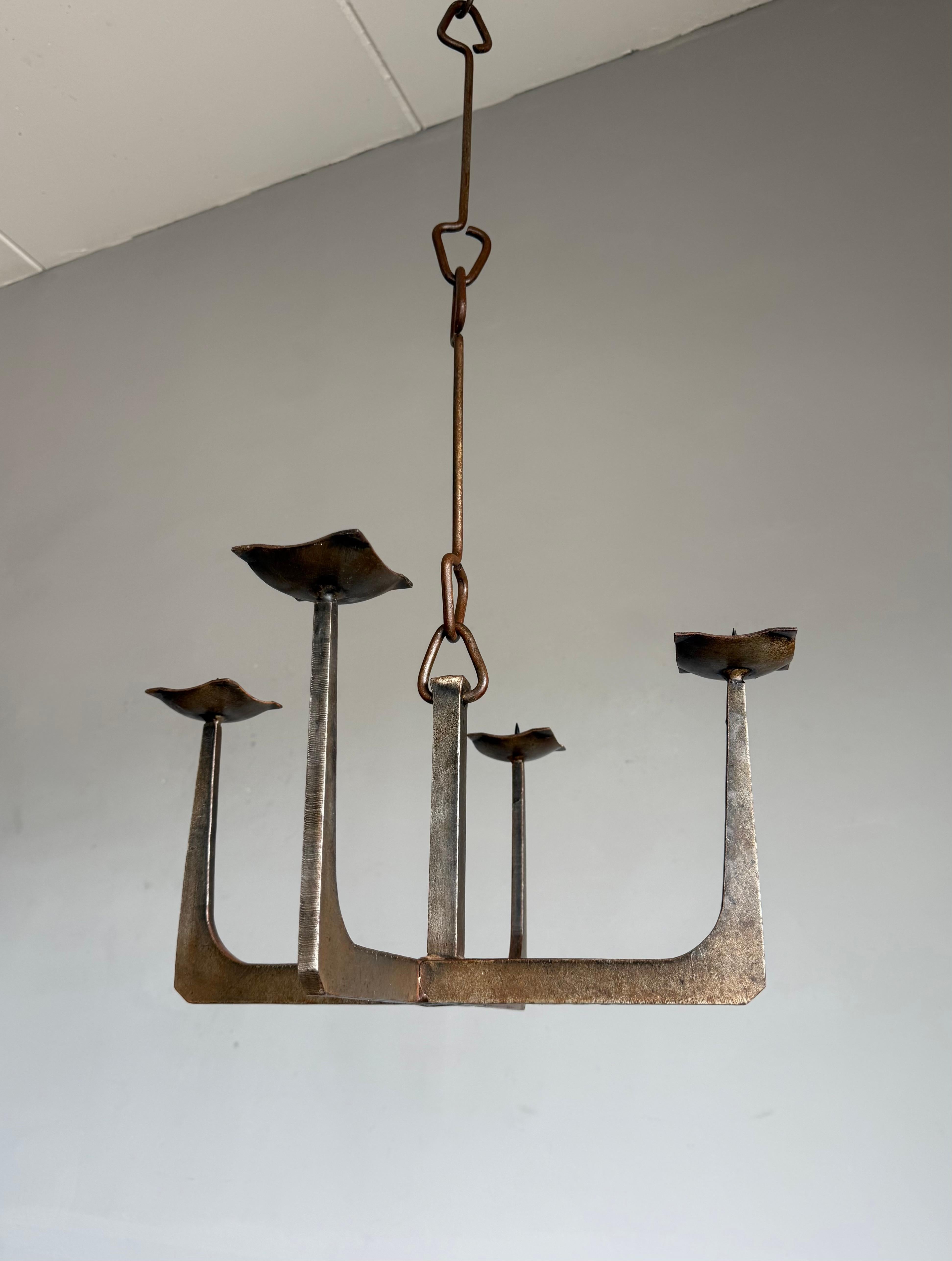 Français Lustre à bougie en fer forgé à la main, France 1950s, Pendentif sculptural en vente