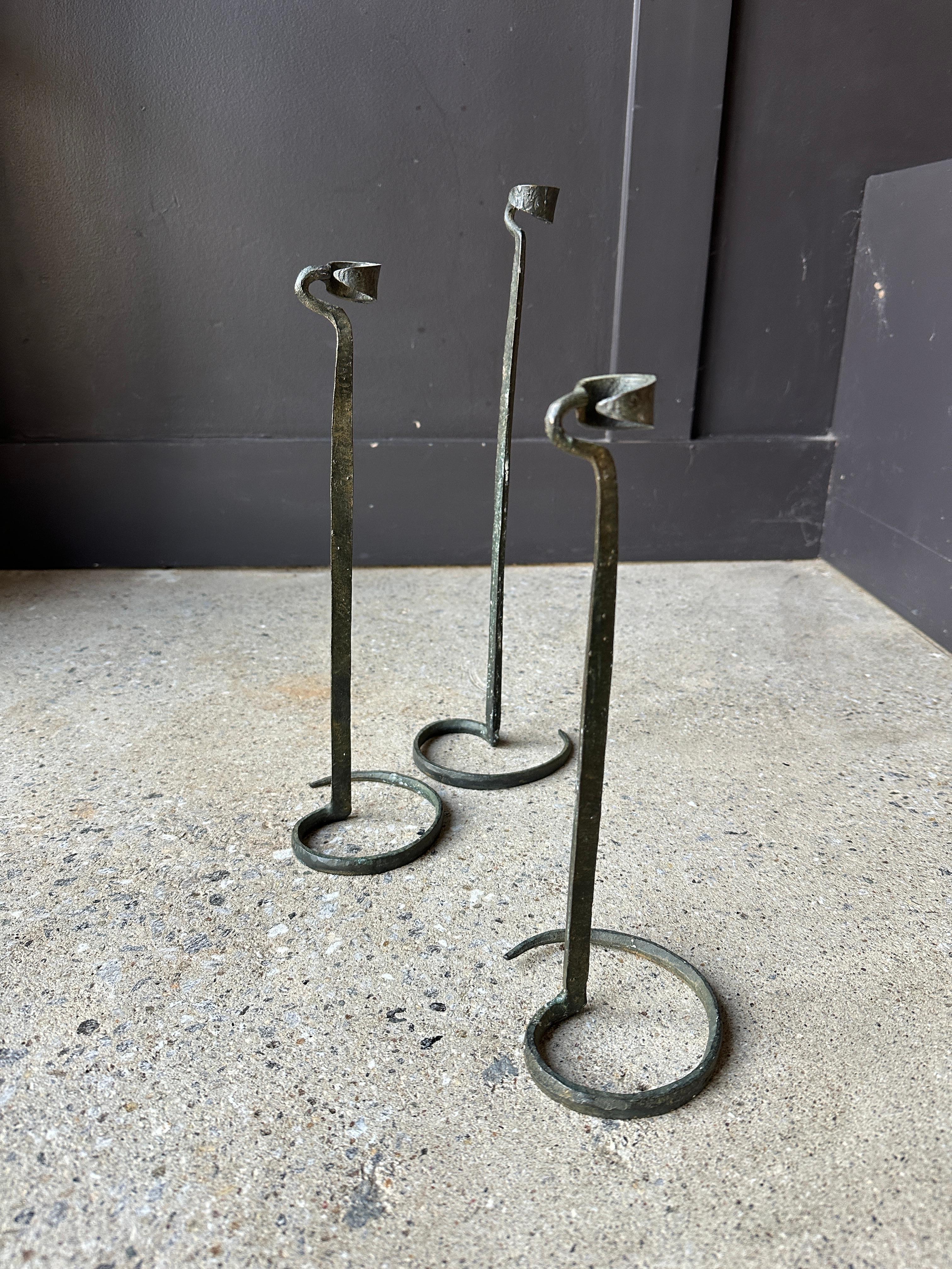 Brutalist hand forged wrought iron spiral candle stick holders - set of 3 In Good Condition For Sale In Asheville, NC