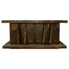 Credenza Brutalista Revestida de Metal Martillado a Mano