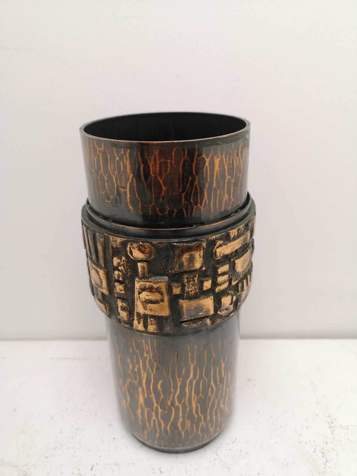 Mid-Century Modern Brutalist Hand-Made Artistan Bronze and Hammered Copper Vase, 1970s For Sale