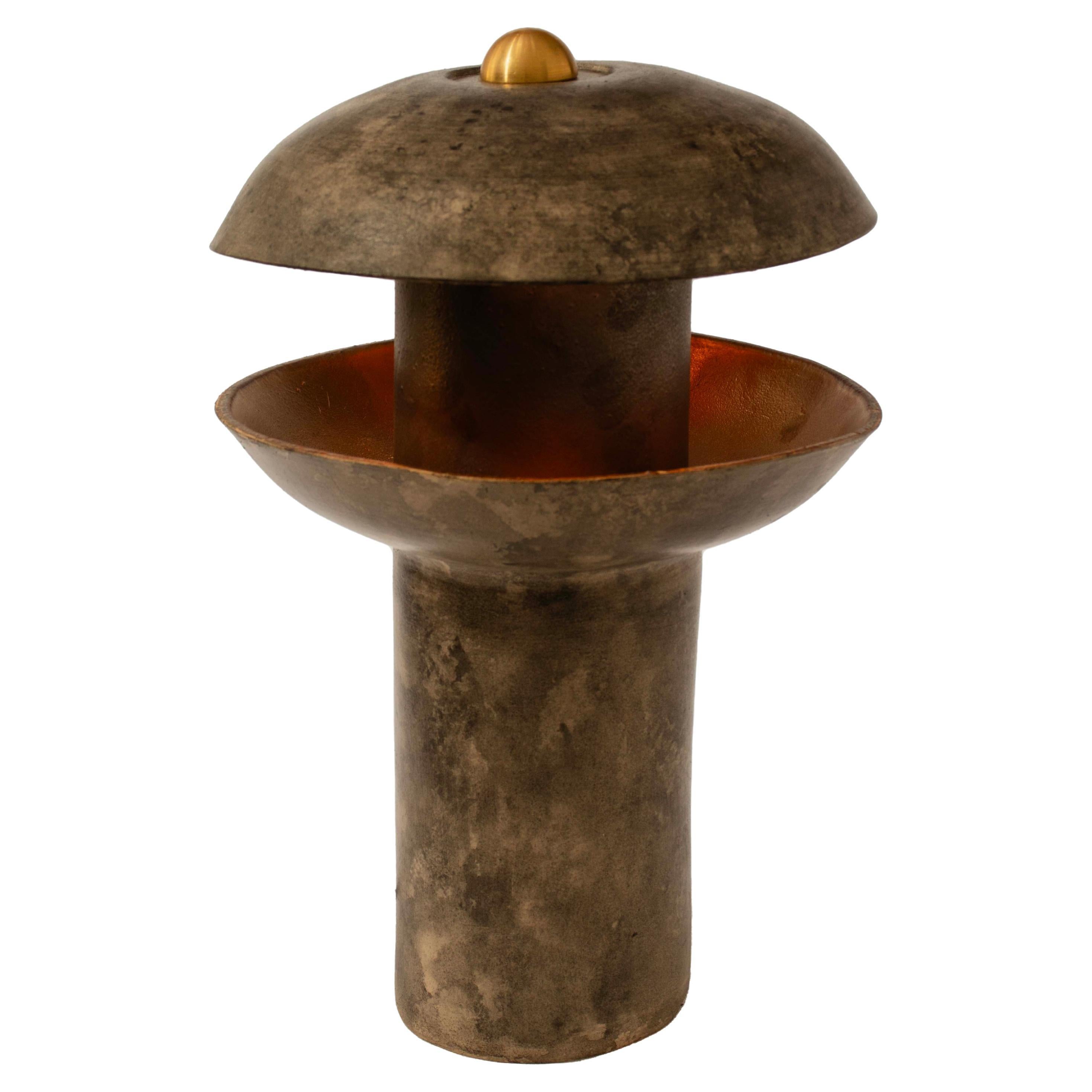 Lampada da tavolo in ceramica brutalista, fatta a mano, Hi-Hat Lamp di Streicher Goods