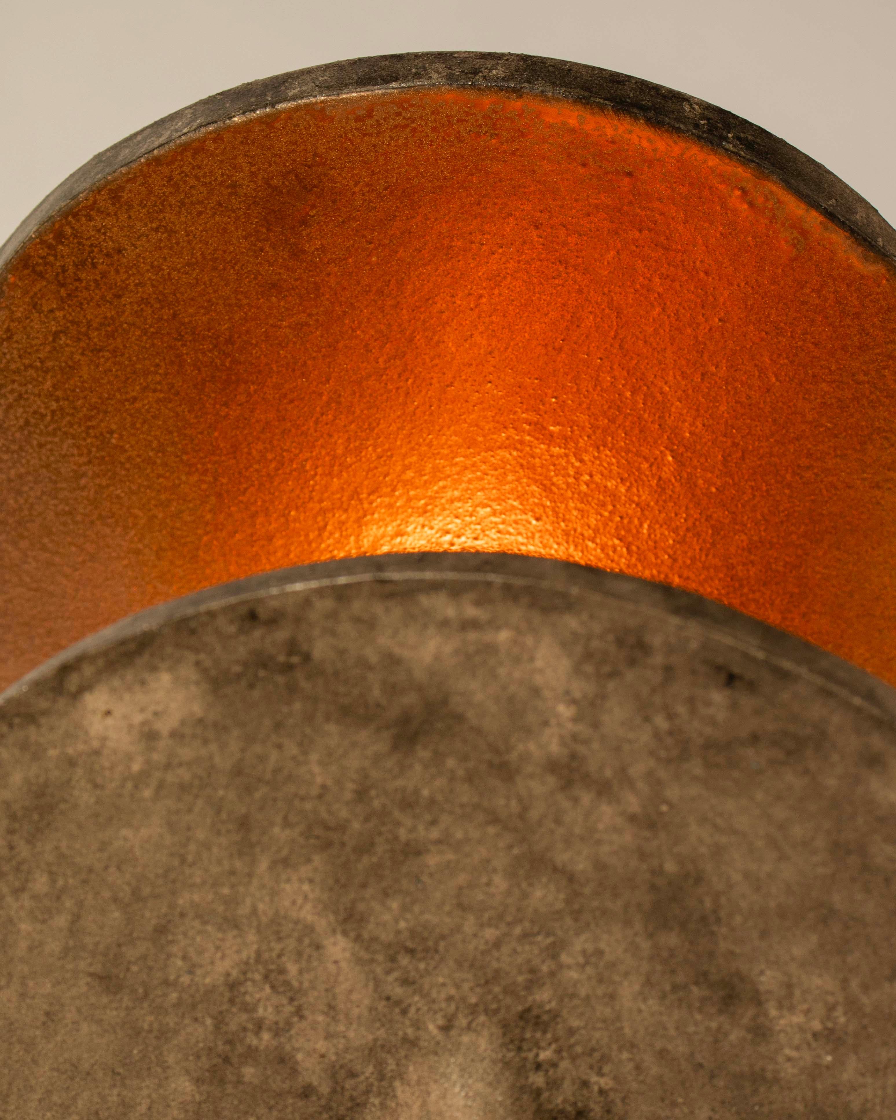 Ottone Lampada da tavolo in ceramica brutalista, fatta a mano, Winglet Lamp di Streicher Goods in vendita