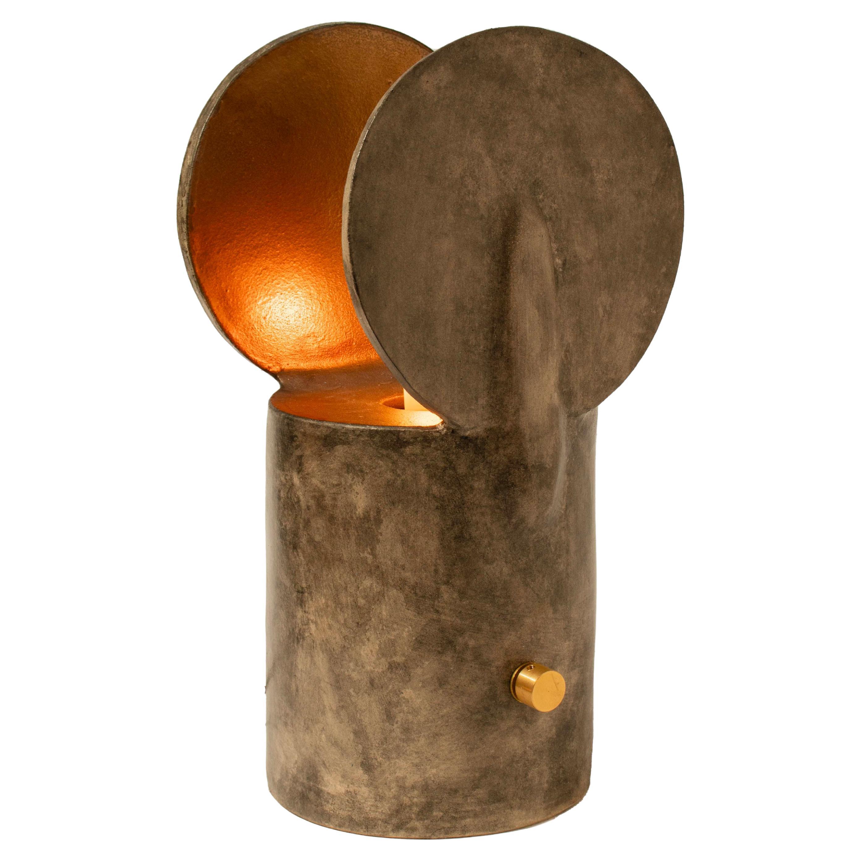 Lampada da tavolo in ceramica brutalista, fatta a mano, Winglet Lamp di Streicher Goods