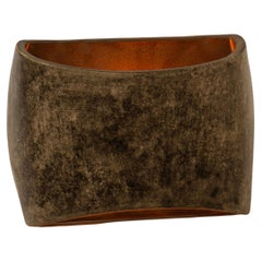 Applique brutalista in ceramica fatta a mano, applique a U di Streicher Goods