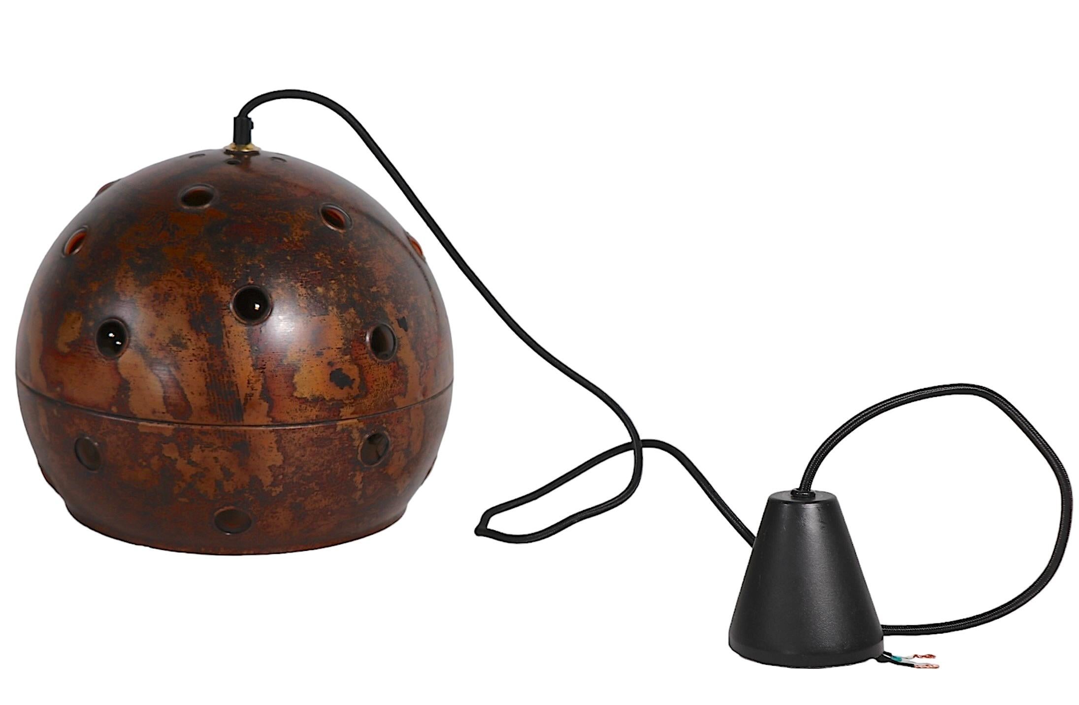 Ciondolo a forma di palla appesa in stile brutalista  Lampadario di Nancy Still McKinney, 1960 ca. in vendita 13