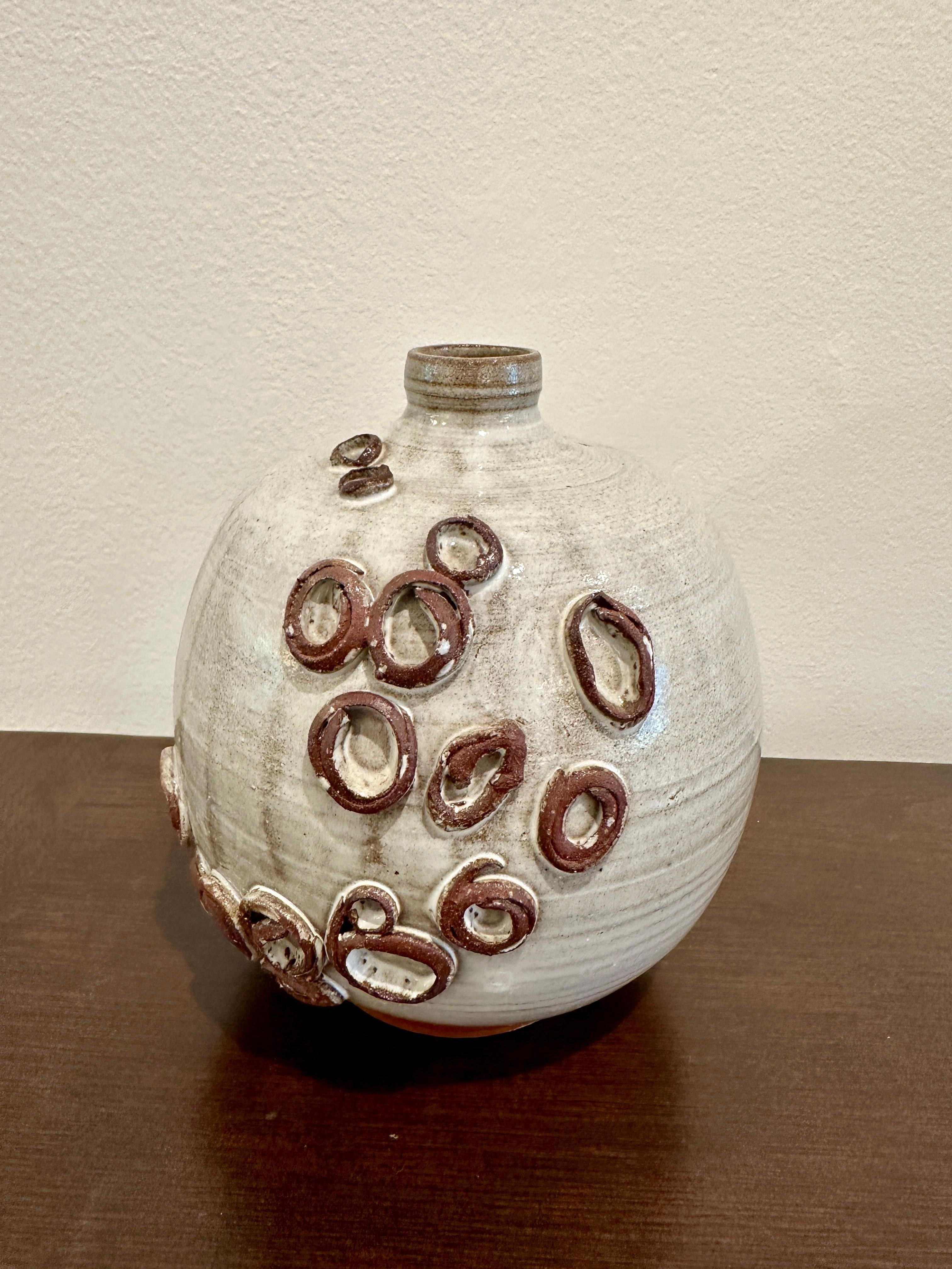 Ceramica Vaso pesante brutalista con accenti anulari 1965 in vendita