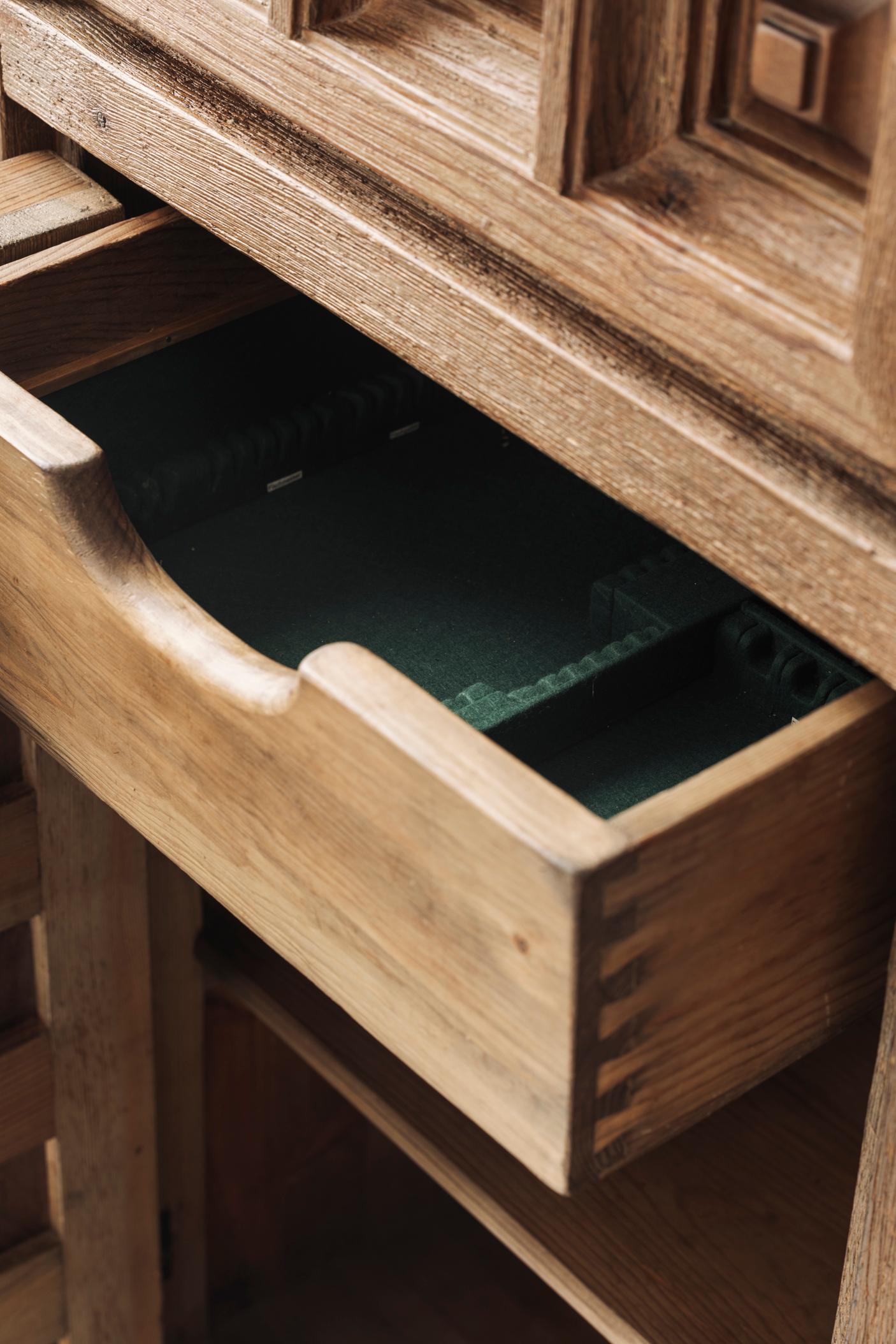 Brutalistisches Highboard aus gebeizter Kiefer von Biosa, Spanien 1960er Jahre. im Angebot 3
