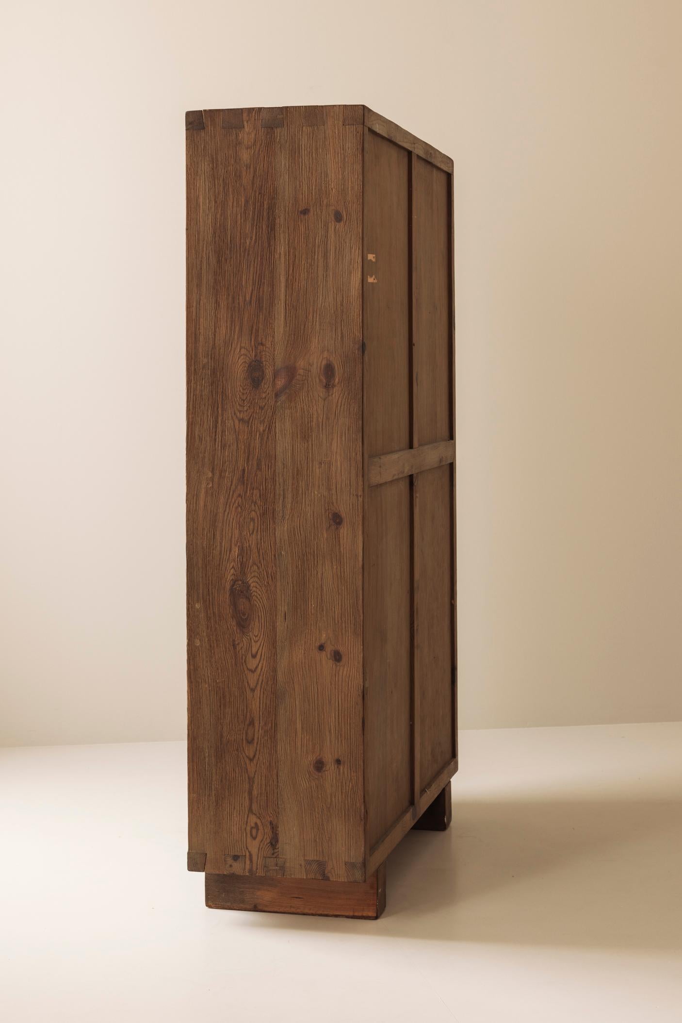 Brutalistisches Highboard aus gebeizter Kiefer von Biosa, Spanien 1960er Jahre. im Angebot 8