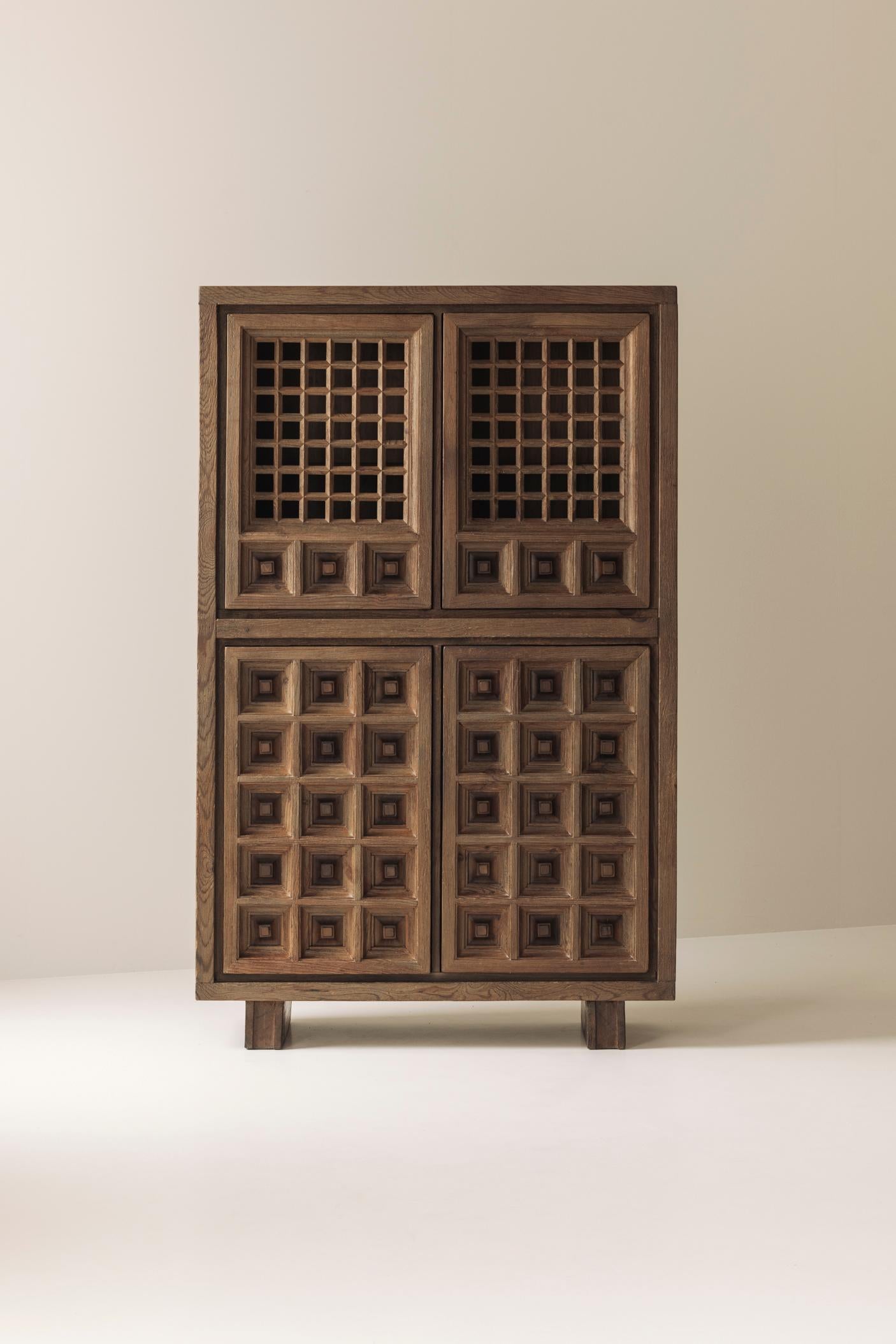 Brutalistisches Highboard aus gebeizter Kiefer von Biosa, Spanien 1960er Jahre. (Moderne der Mitte des Jahrhunderts) im Angebot