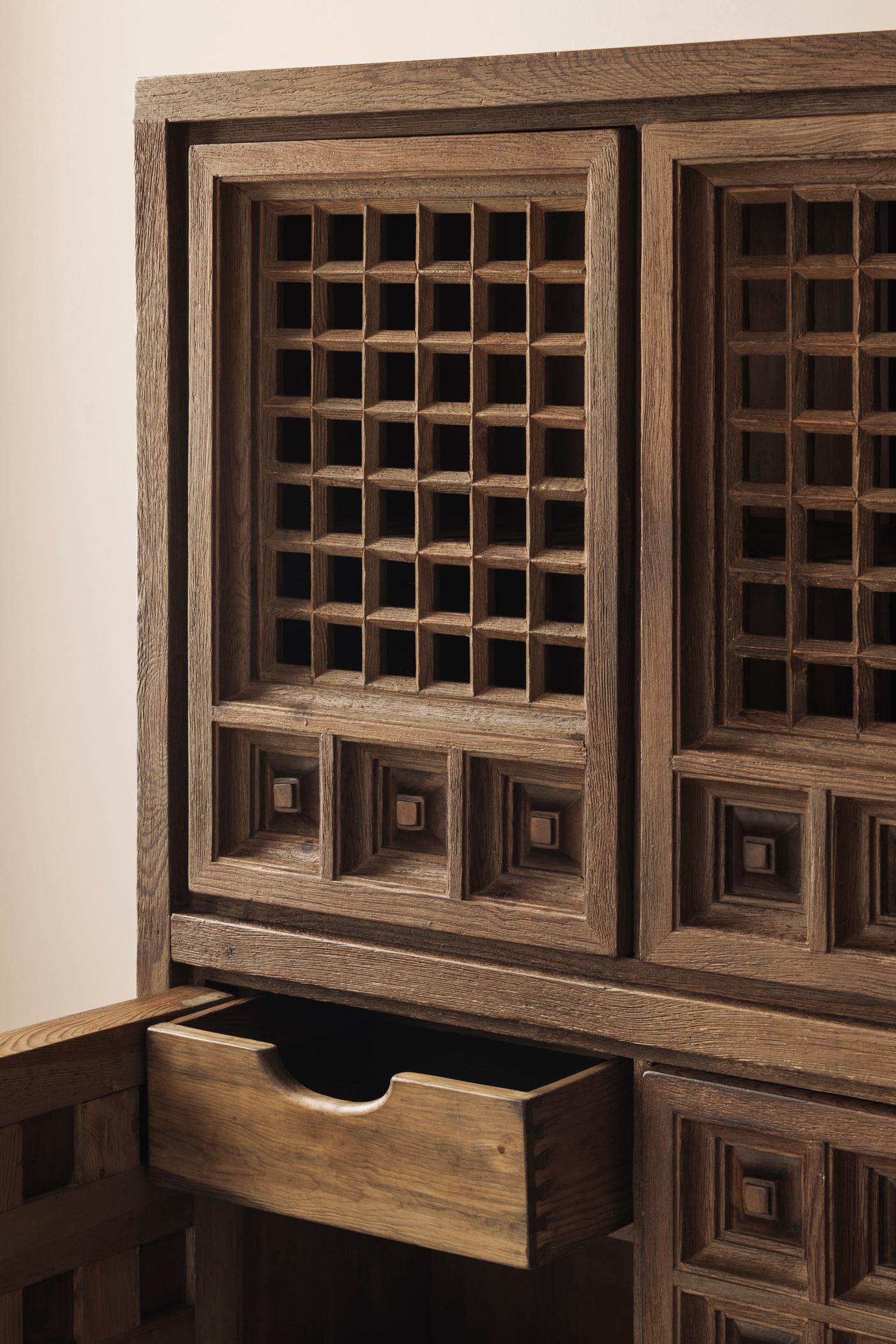 Brutalistisches Highboard aus gebeizter Kiefer von Biosa, Spanien 1960er Jahre. im Angebot 2