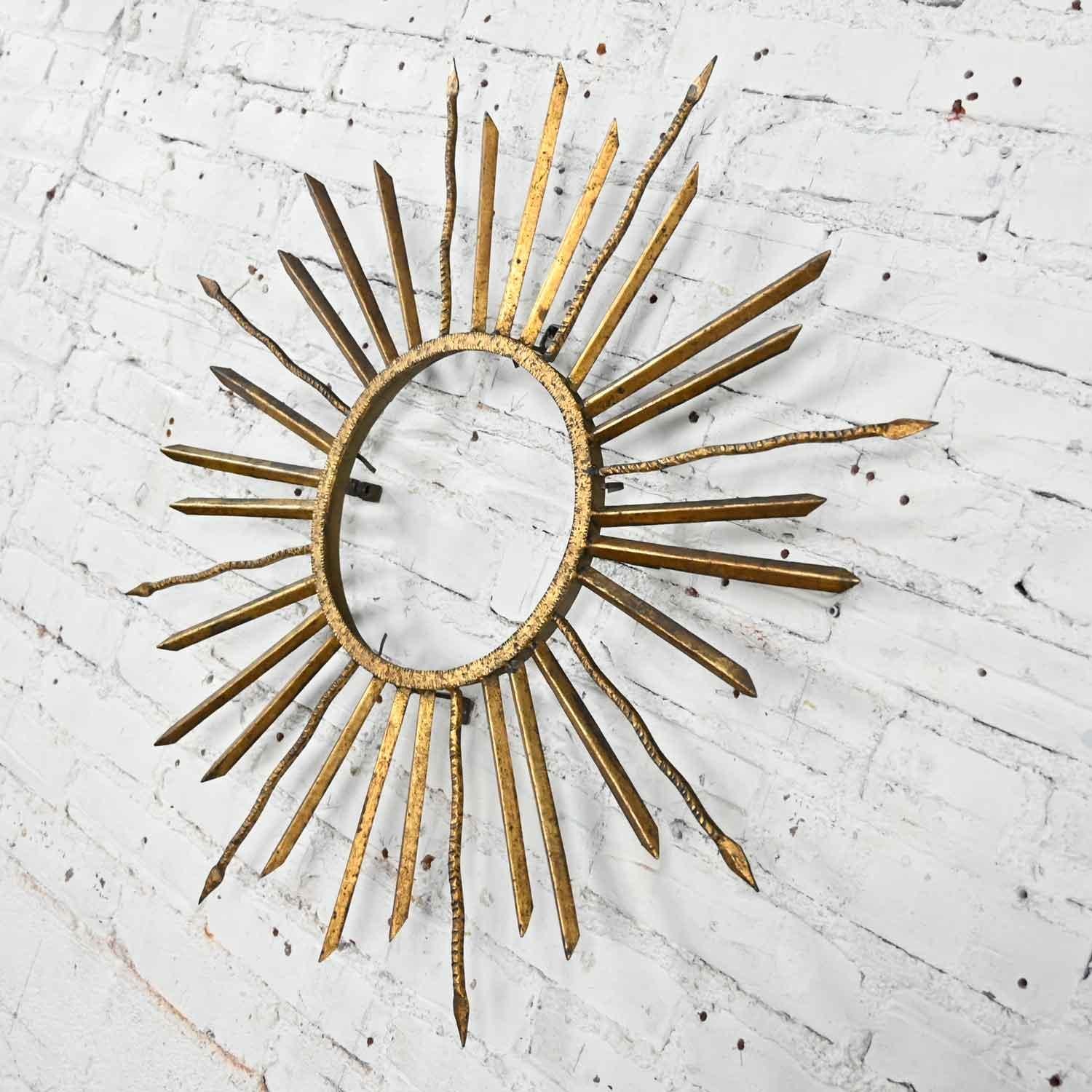 Brutalist Hollywood Regency Mid-Century Gilt Metal Sunburst Starburst Wall Décor 1