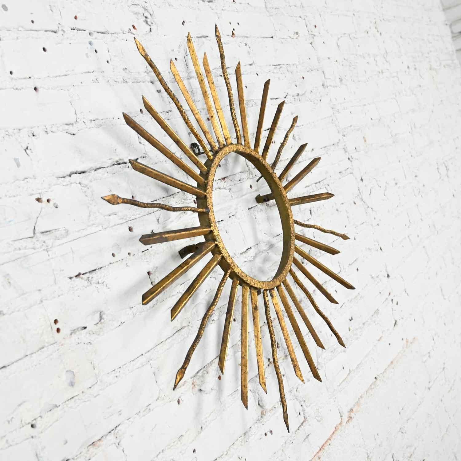 Brutalist Hollywood Regency Mid-Century Gilt Metal Sunburst Starburst Wall Décor 3