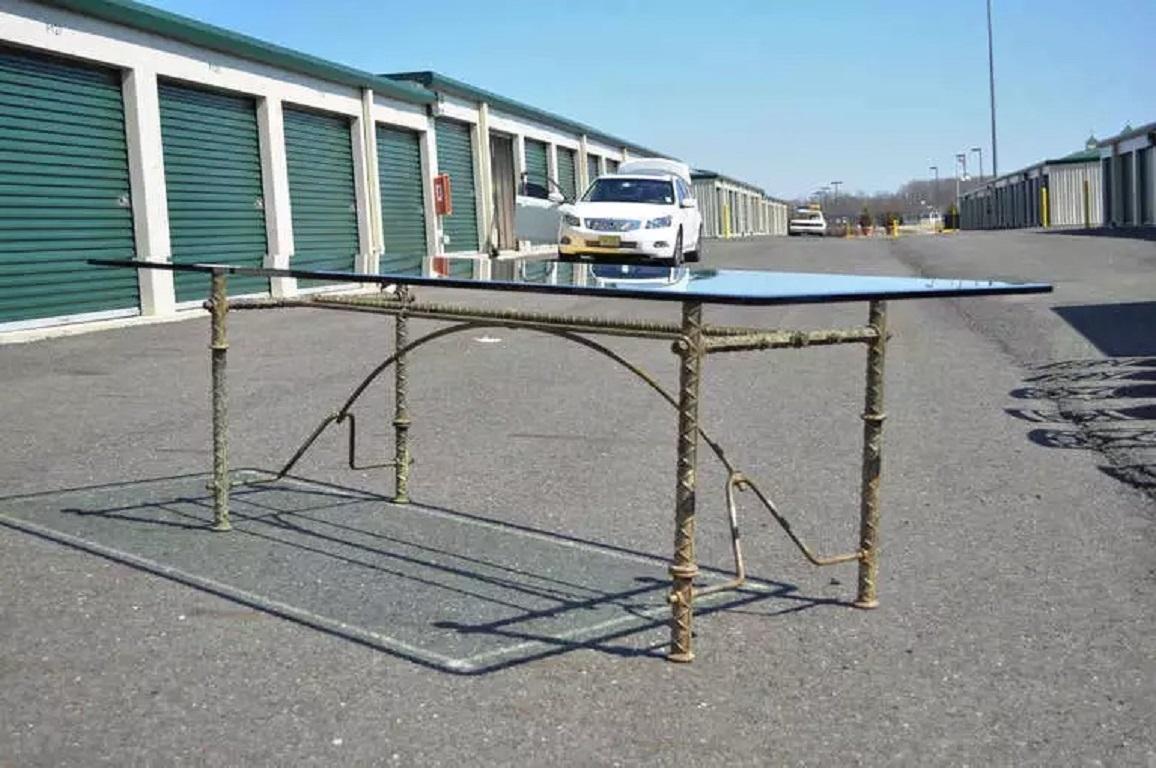 Inconnu Ensemble de salle à manger brutaliste de style Ilana Goor en fer et verre, table et 8 chaises en cuir en vente
