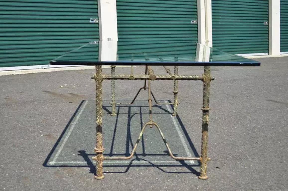 20ième siècle Ensemble de salle à manger brutaliste de style Ilana Goor en fer et verre, table et 8 chaises en cuir en vente