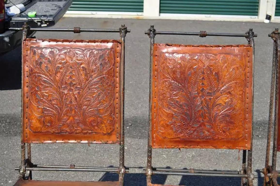 Verre Ensemble de salle à manger brutaliste de style Ilana Goor en fer et verre, table et 8 chaises en cuir en vente