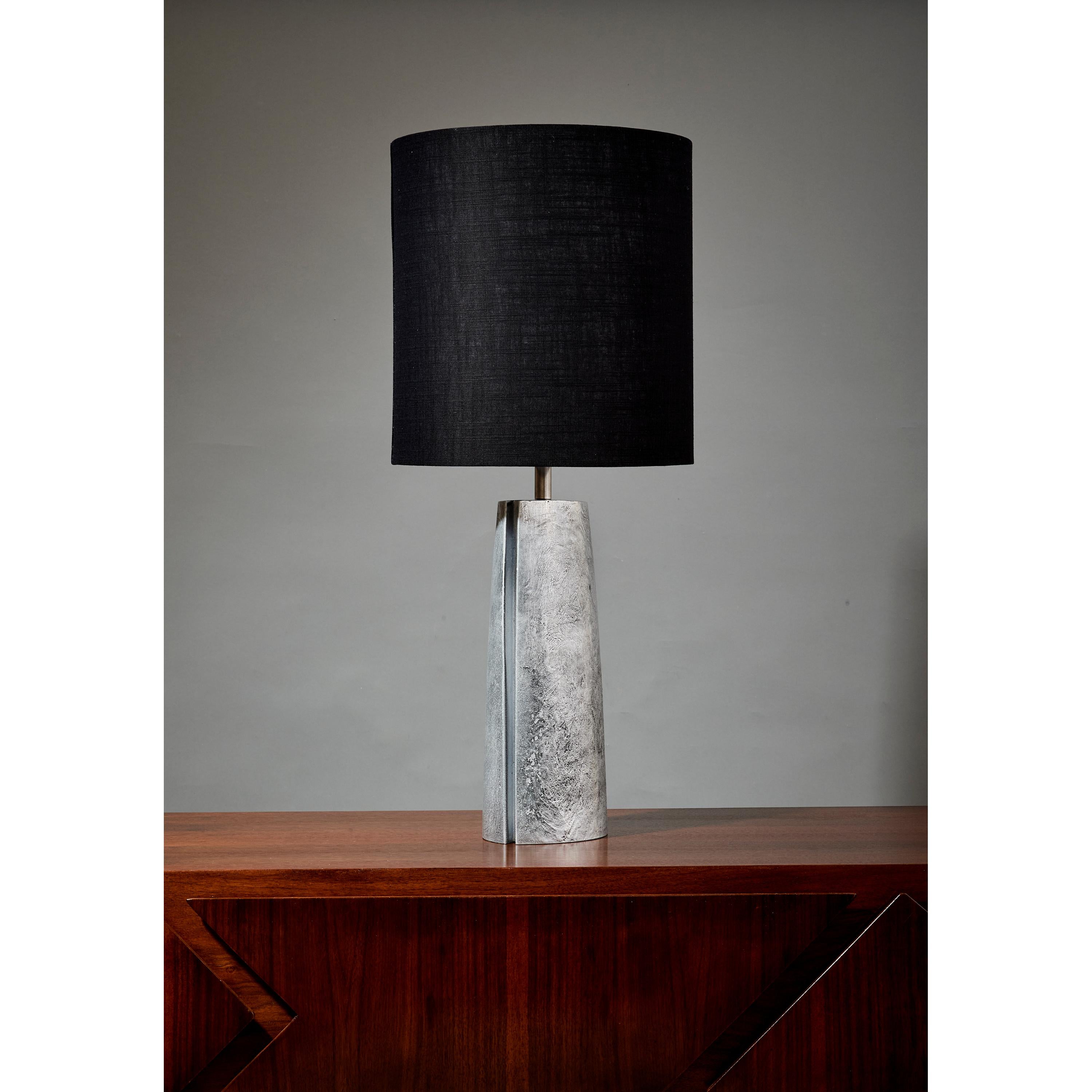 Late 20th Century Brutalist Table Lamp in Silver Textured Aluminium with Black Shade, Italy 1970's For Sale