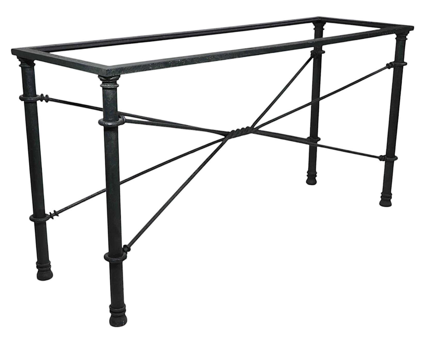 Brutalistischer Konsolentisch aus Eisen und Glas, ca. 1970/80er Jahre im Angebot 9