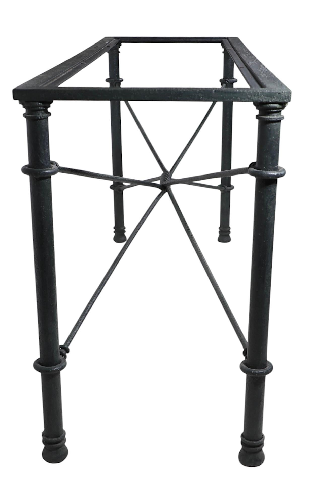 Brutalistischer Konsolentisch aus Eisen und Glas, ca. 1970/80er Jahre (Brutalismus) im Angebot