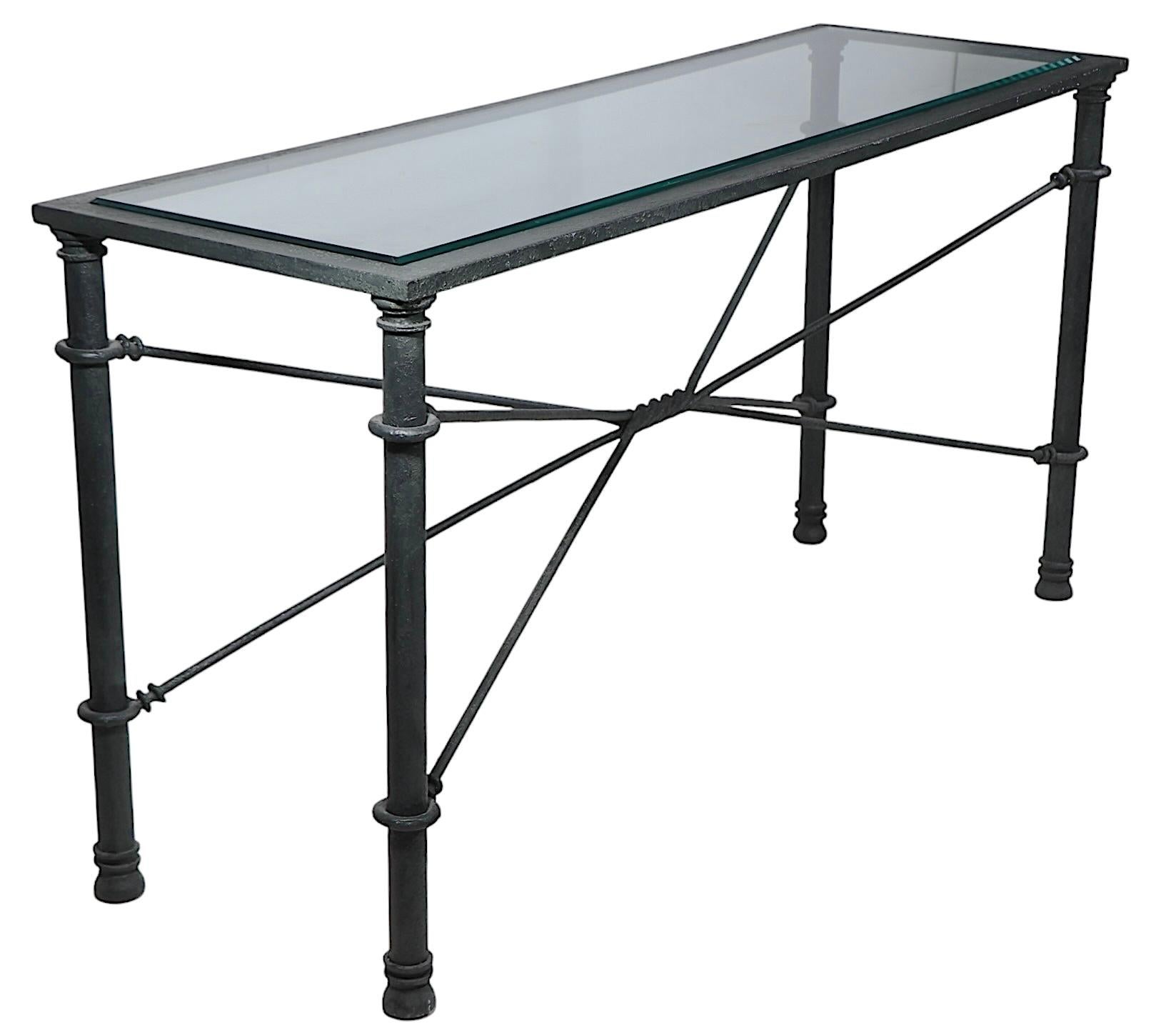 Brutalistischer Konsolentisch aus Eisen und Glas, ca. 1970/80er Jahre (20. Jahrhundert) im Angebot