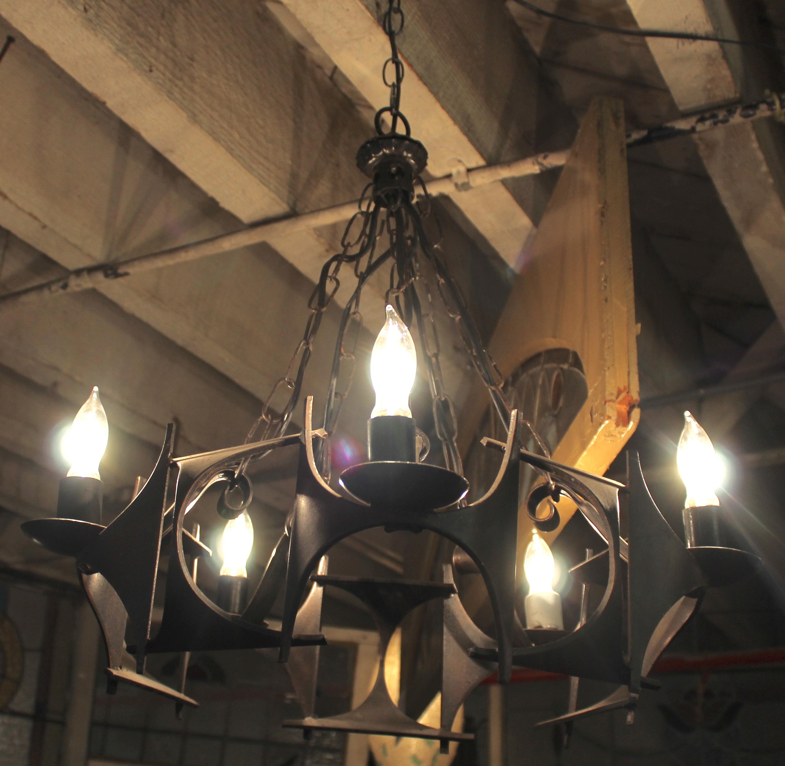 Araña de hierro brutalista en venta 1