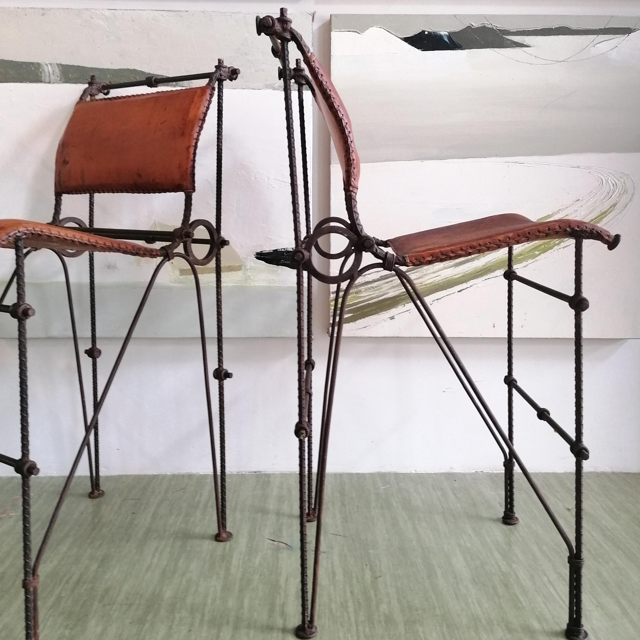 Brutalist iron & hide leather bar stools by Ilana Goor, 1970s. Three available In Good Condition For Sale In Hastings, GB