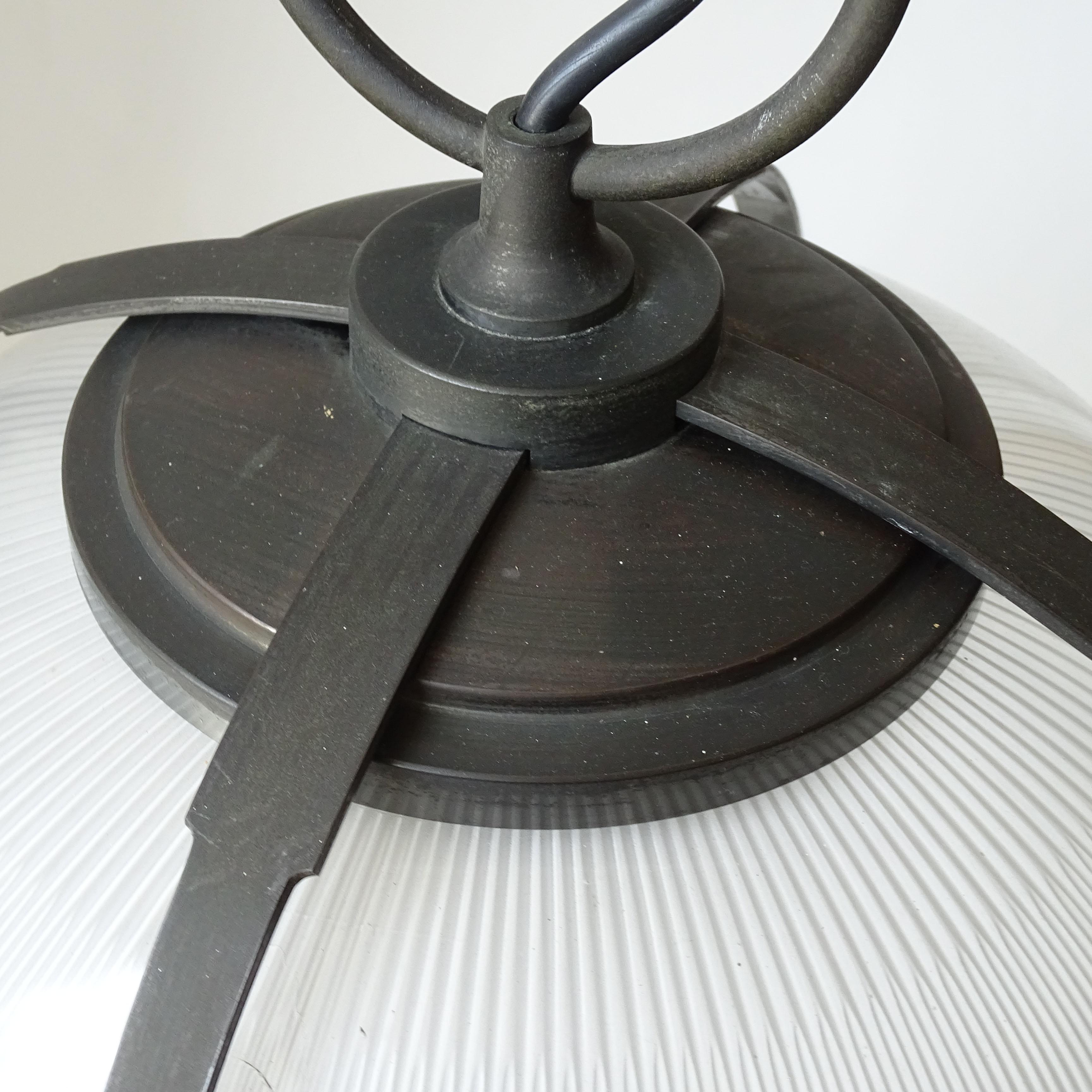 Mid-Century moderno Lampada da soffitto brutalista italiana degli anni '60 in nichel e vetro pressato in vendita