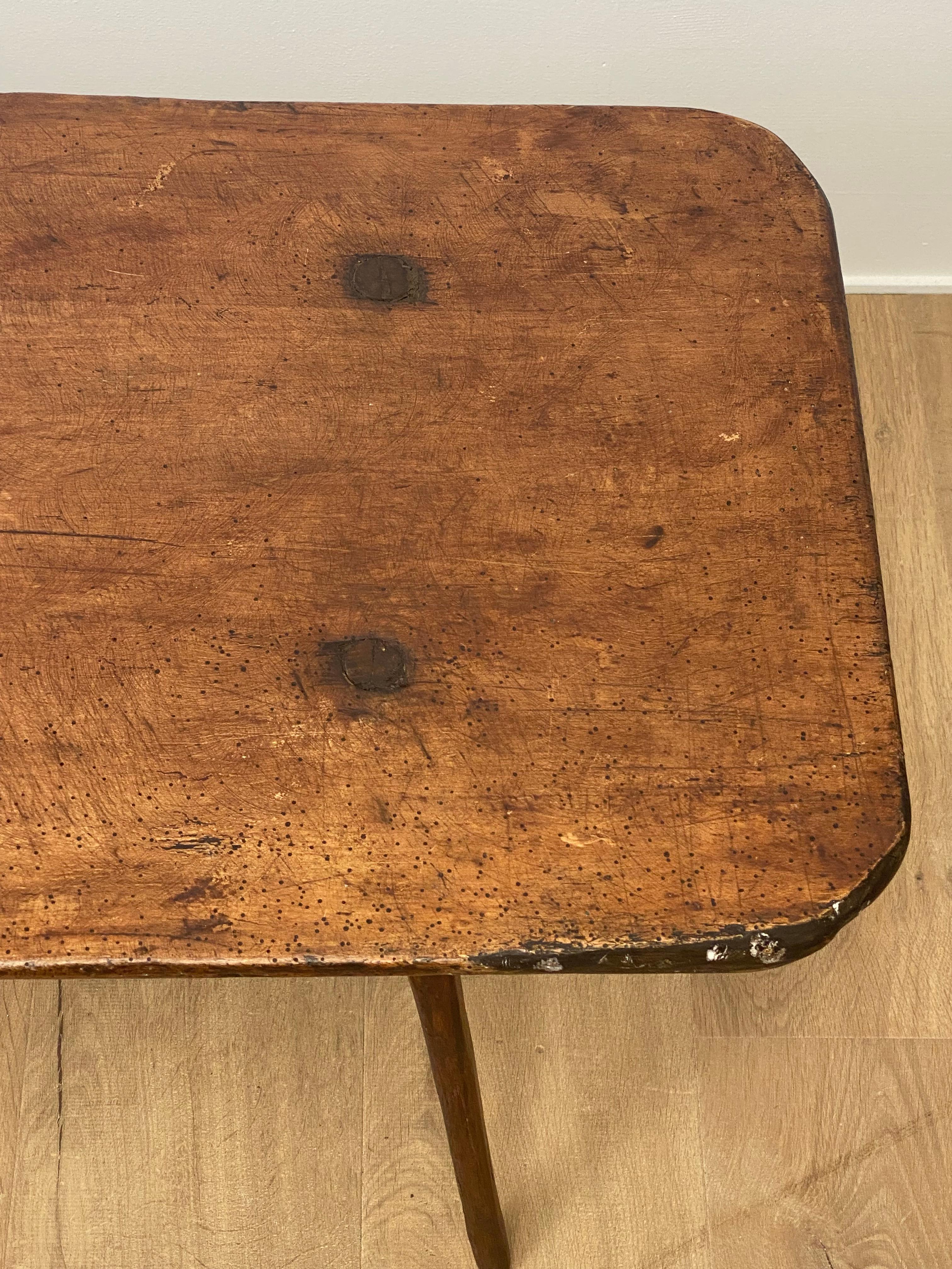 Brutalist Antique Italian small Farmers Table with rounded corners,
standing on 4 elegant feet,
great shine and patina of the Fruitwood,
to be used for different purposes