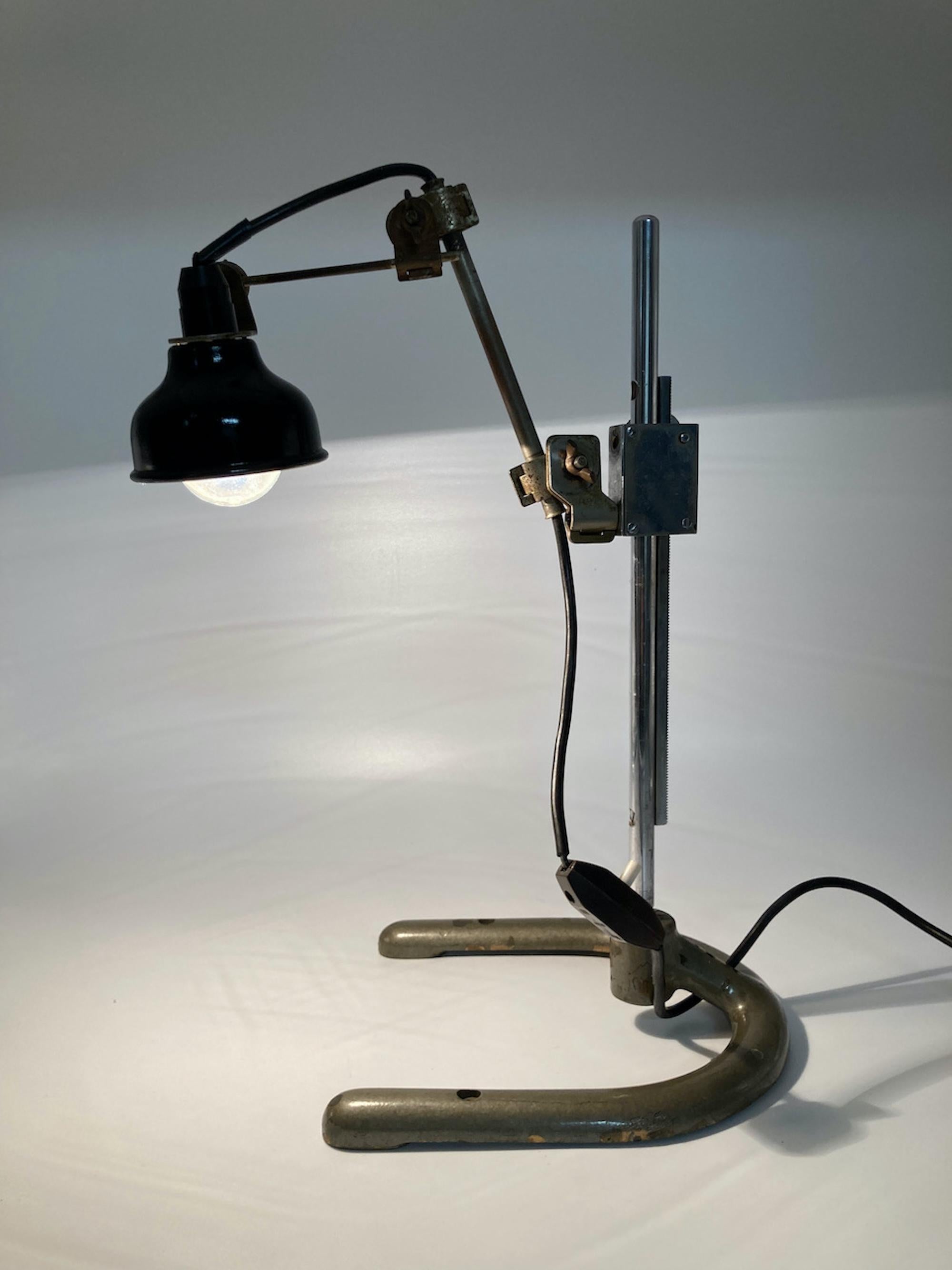 Brutalist Italian Artisanal Lamp in Metal and Bakelite, 1970s For Sale 7