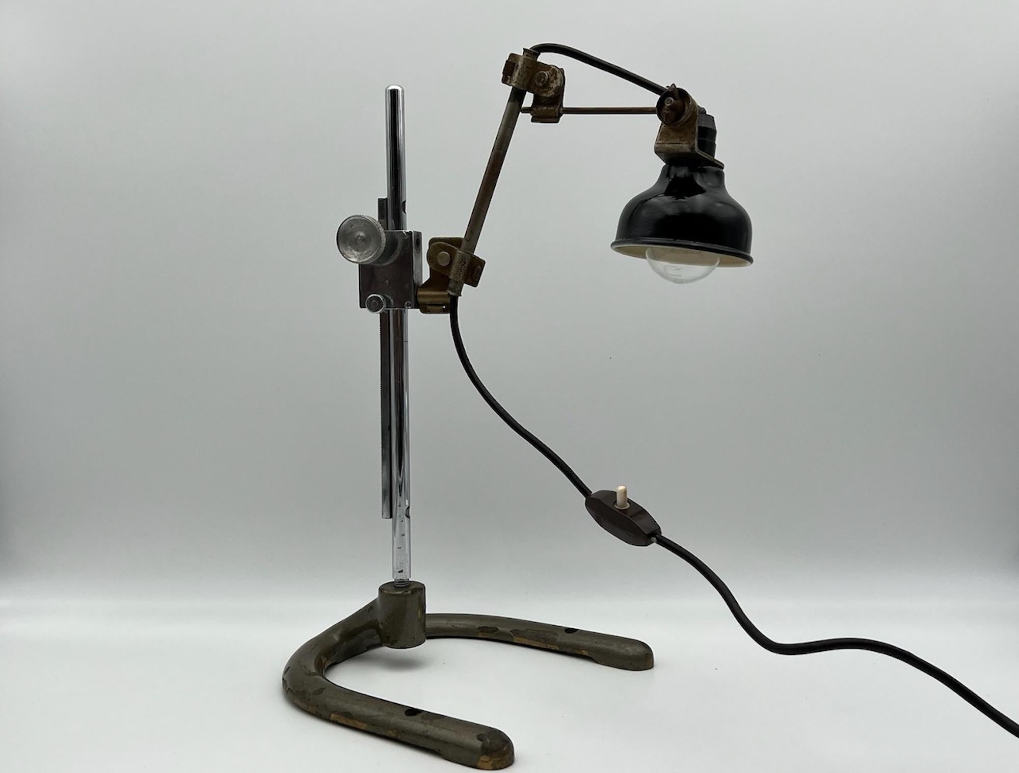 Brutalist Italian Artisanal Lamp in Metal and Bakelite, 1970s For Sale 9