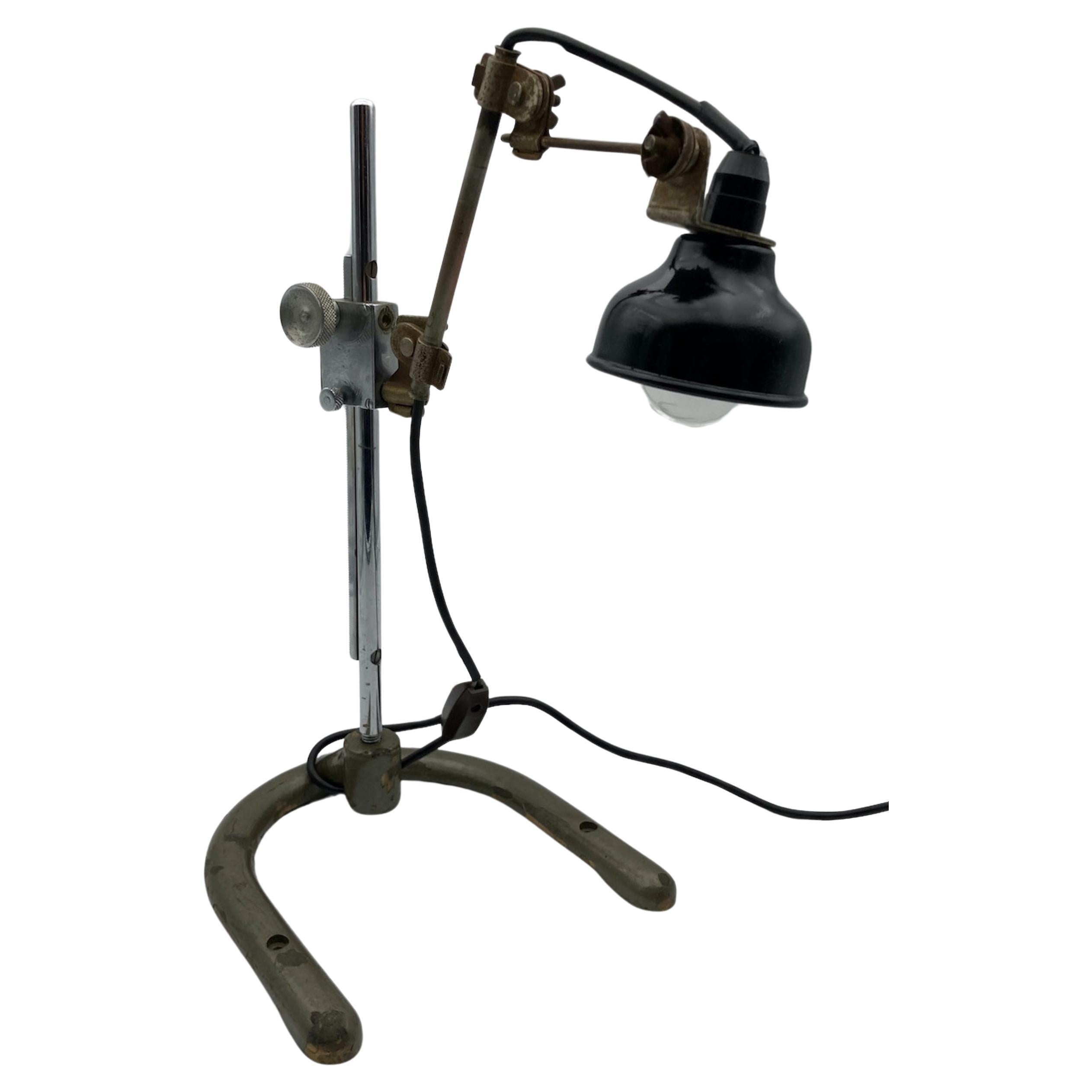 Large brutalist desk lamp, a one-off piece handcrafted in Northern Italy in the 70s. Built with solid metals of different types -steel, iron- and finish, the original patina gives a unmistakeable charm to this unique artisanal piece.

Due to the big