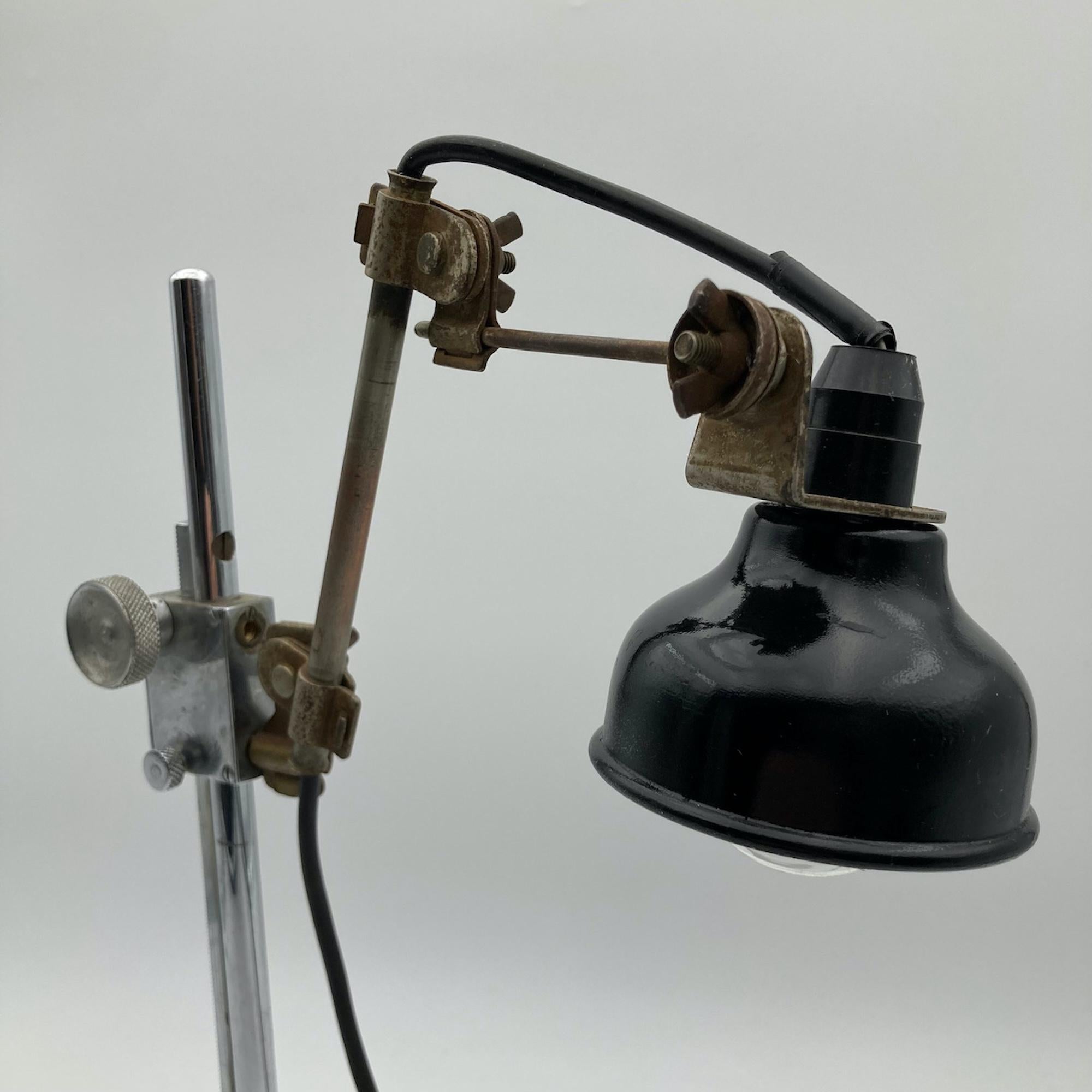 Brutalist Italian Artisanal Lamp in Metal and Bakelite, 1970s For Sale 5
