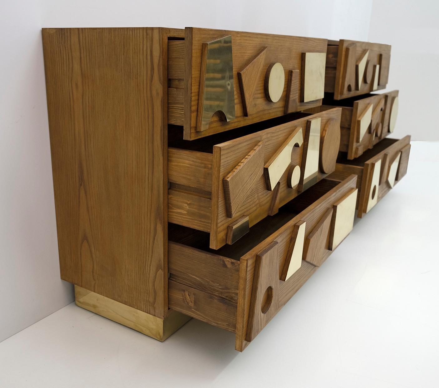 Brutalist Italian Ash Tree and Brass Chests of Drawers, Two In Good Condition For Sale In Puglia, Puglia