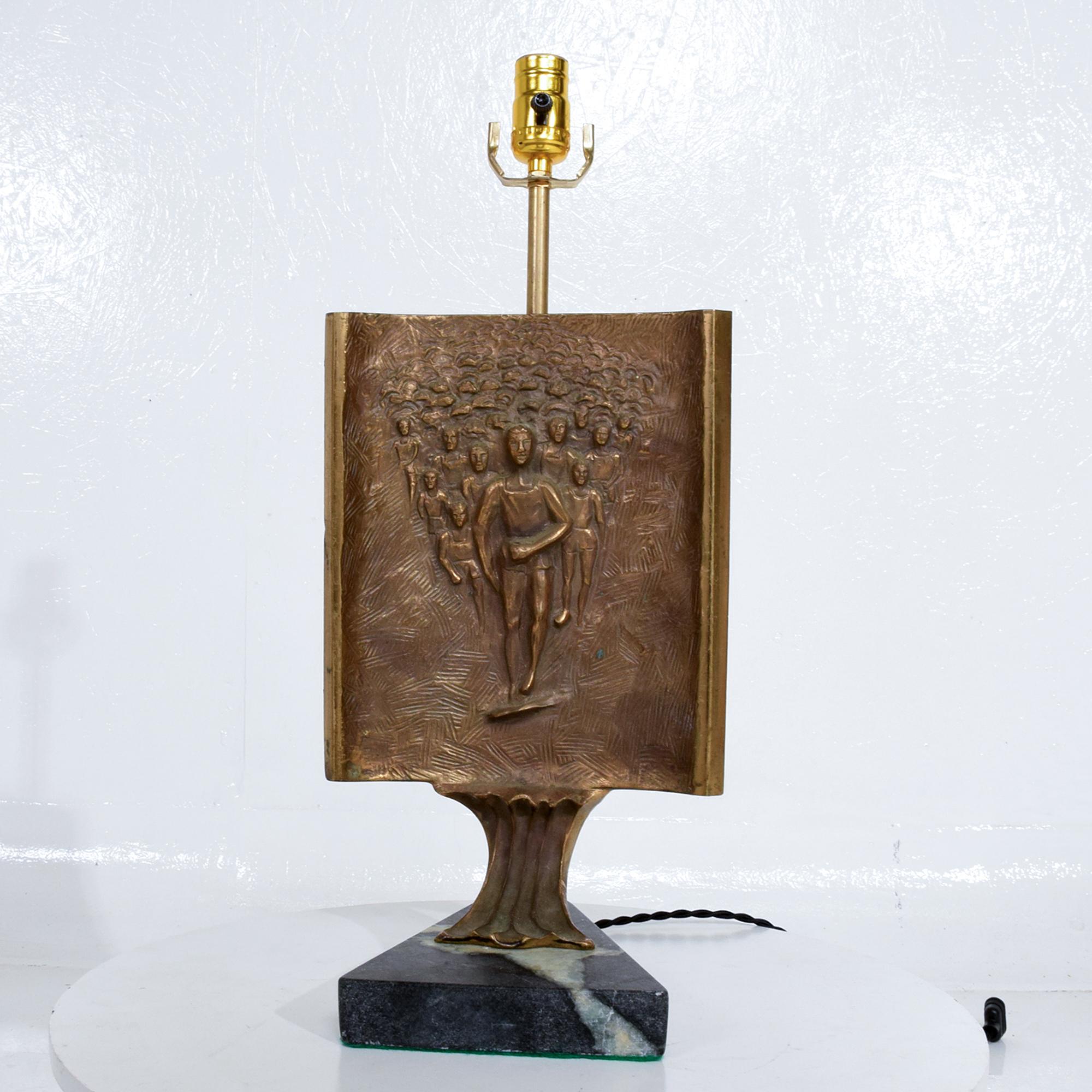 Beautiful Italian Brutalism sculpted bronze table lamp with Italian marble base Mid-Century Modern, Italy, 1960s
(features new green marble base wonderful complement to patinated bronze)
Sculpture from Italy, circa 1960s.
Dimensions: 20 1/2