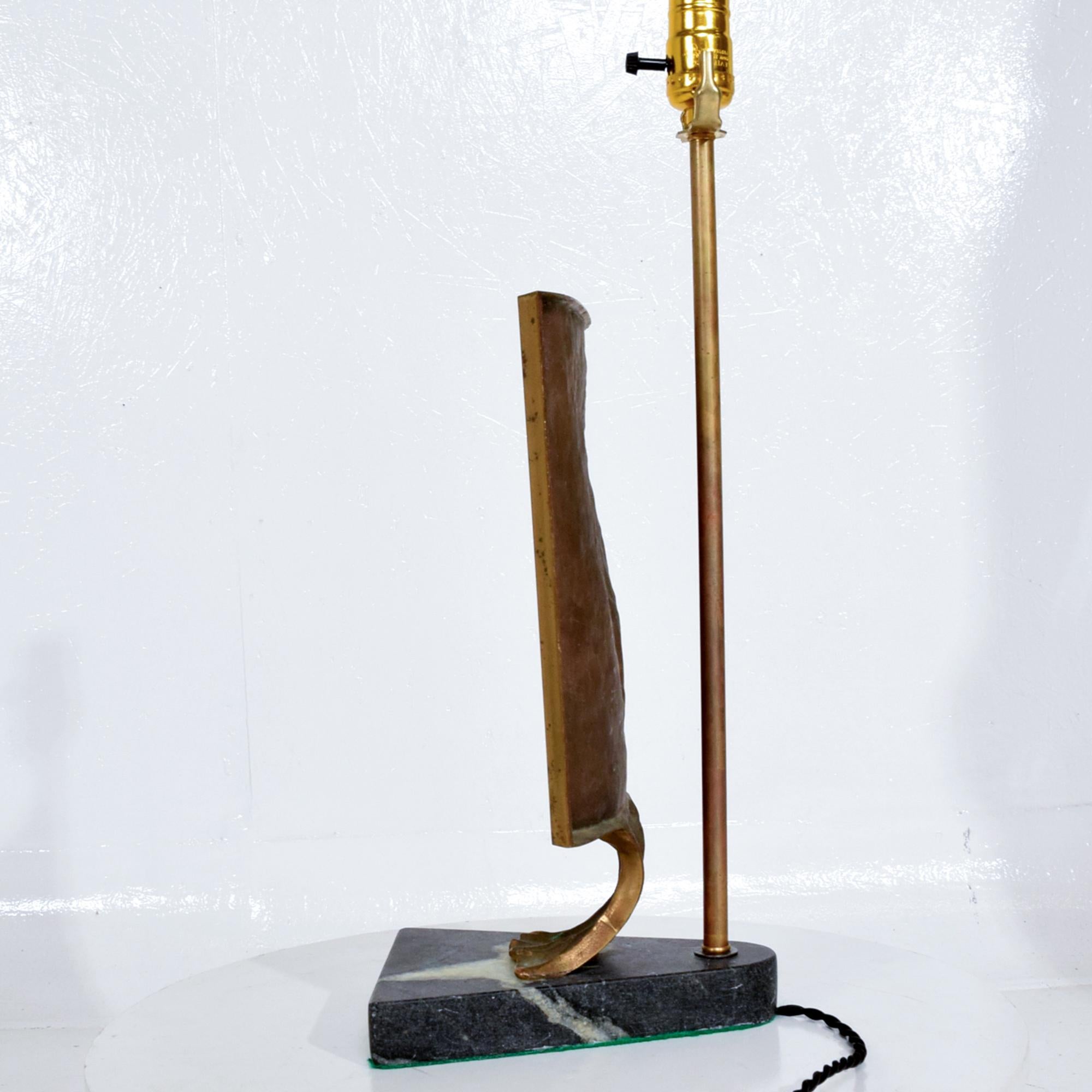 Brutalist Italian Bronze Sculpture Table Lamp Green Marble Base, Italy, 1960s In Good Condition In Chula Vista, CA