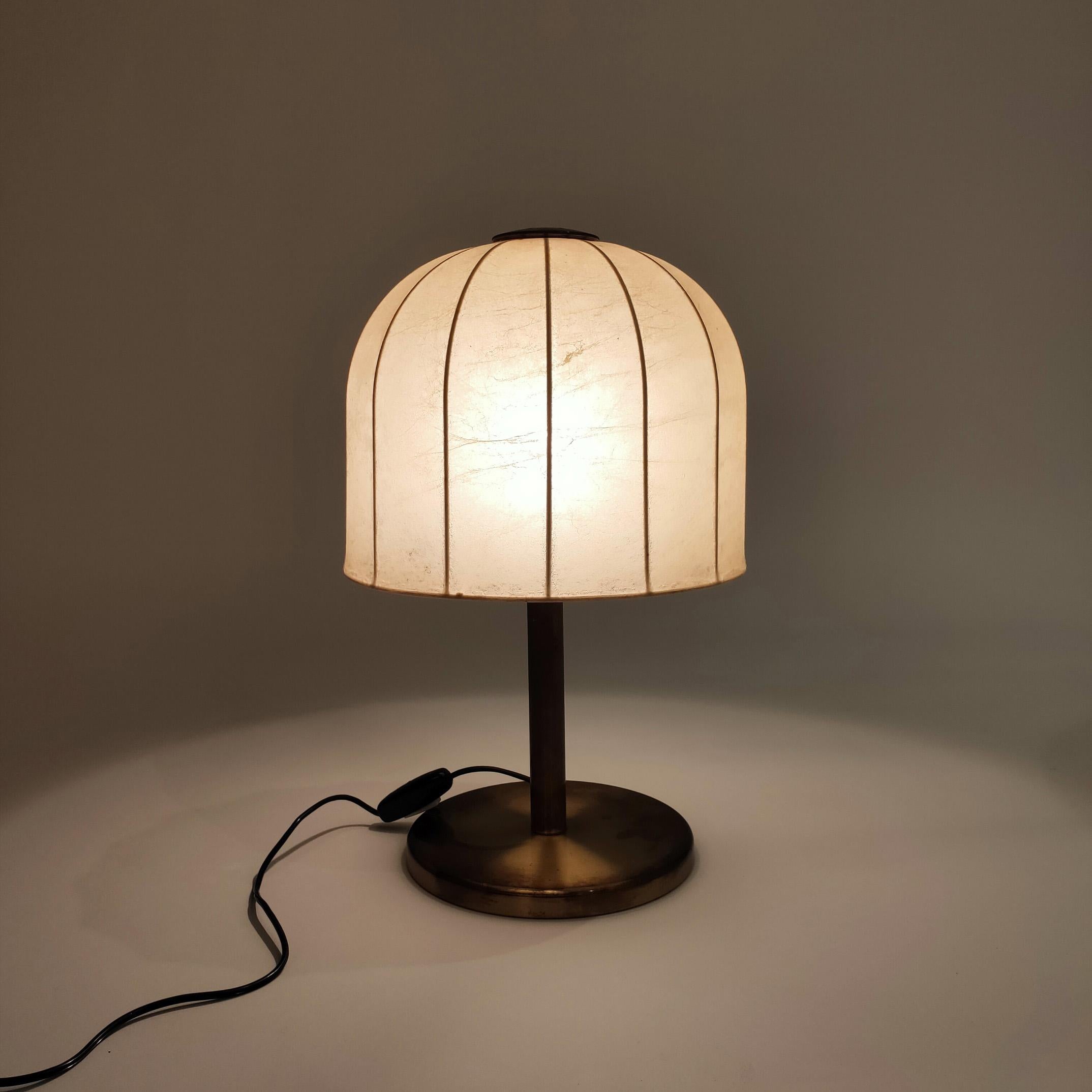 Brutalist italian cocoon table lamp, 1970s In Good Condition For Sale In SANT ADRIÀ DE BESÒS, ES