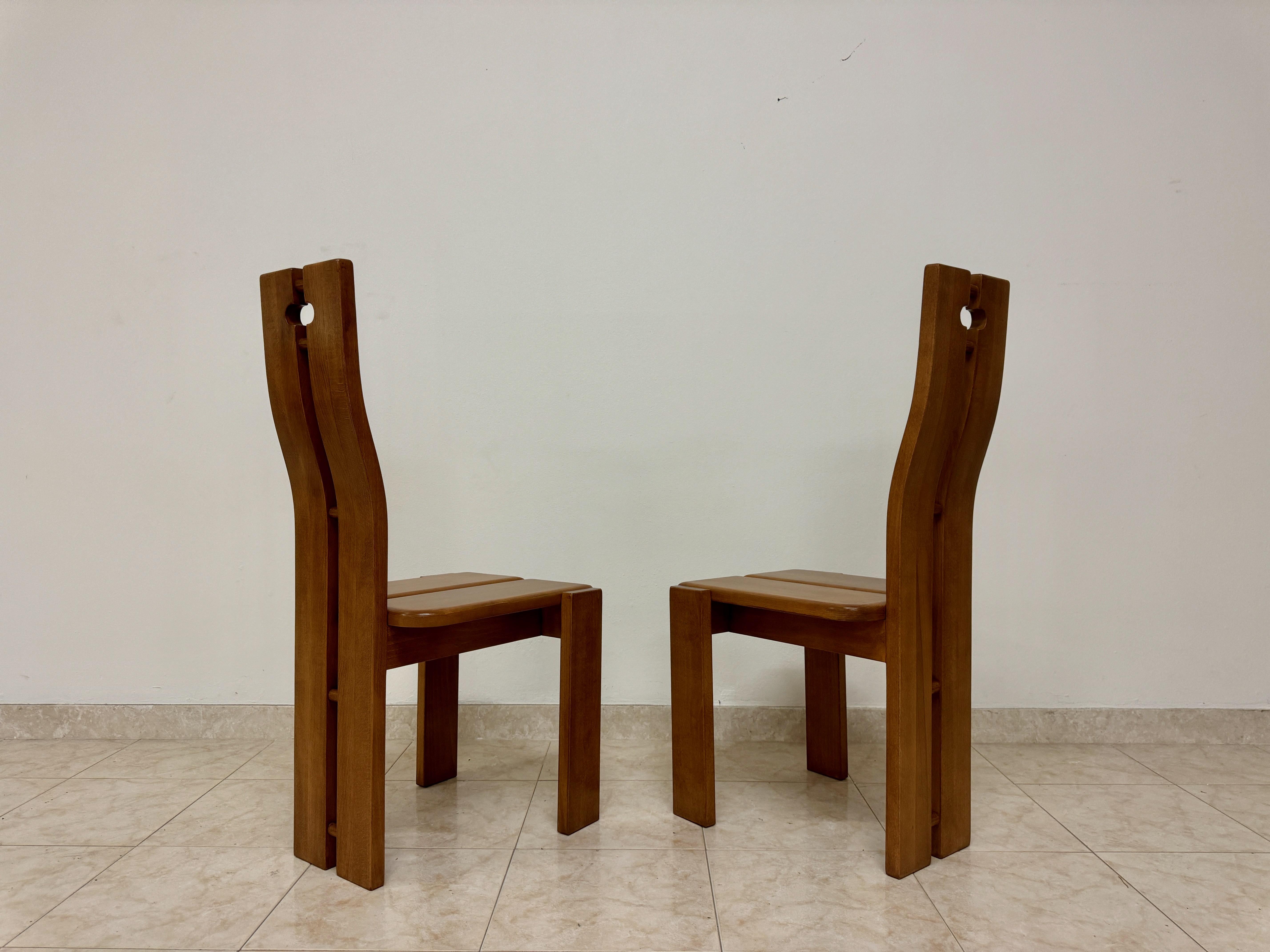 Brutalistische italienische Esszimmerstühle im Angebot 3