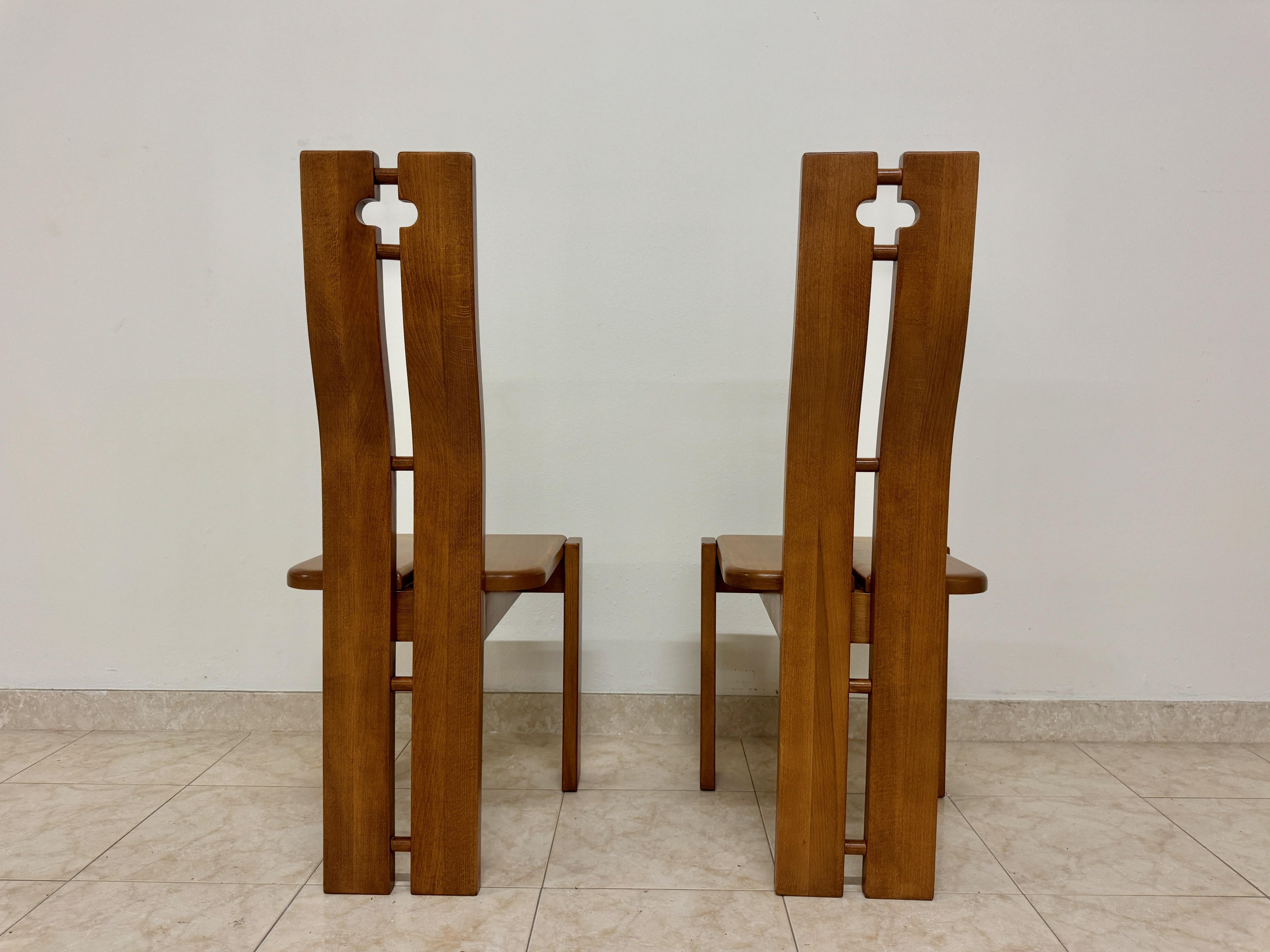 Brutalistische italienische Esszimmerstühle im Angebot 4