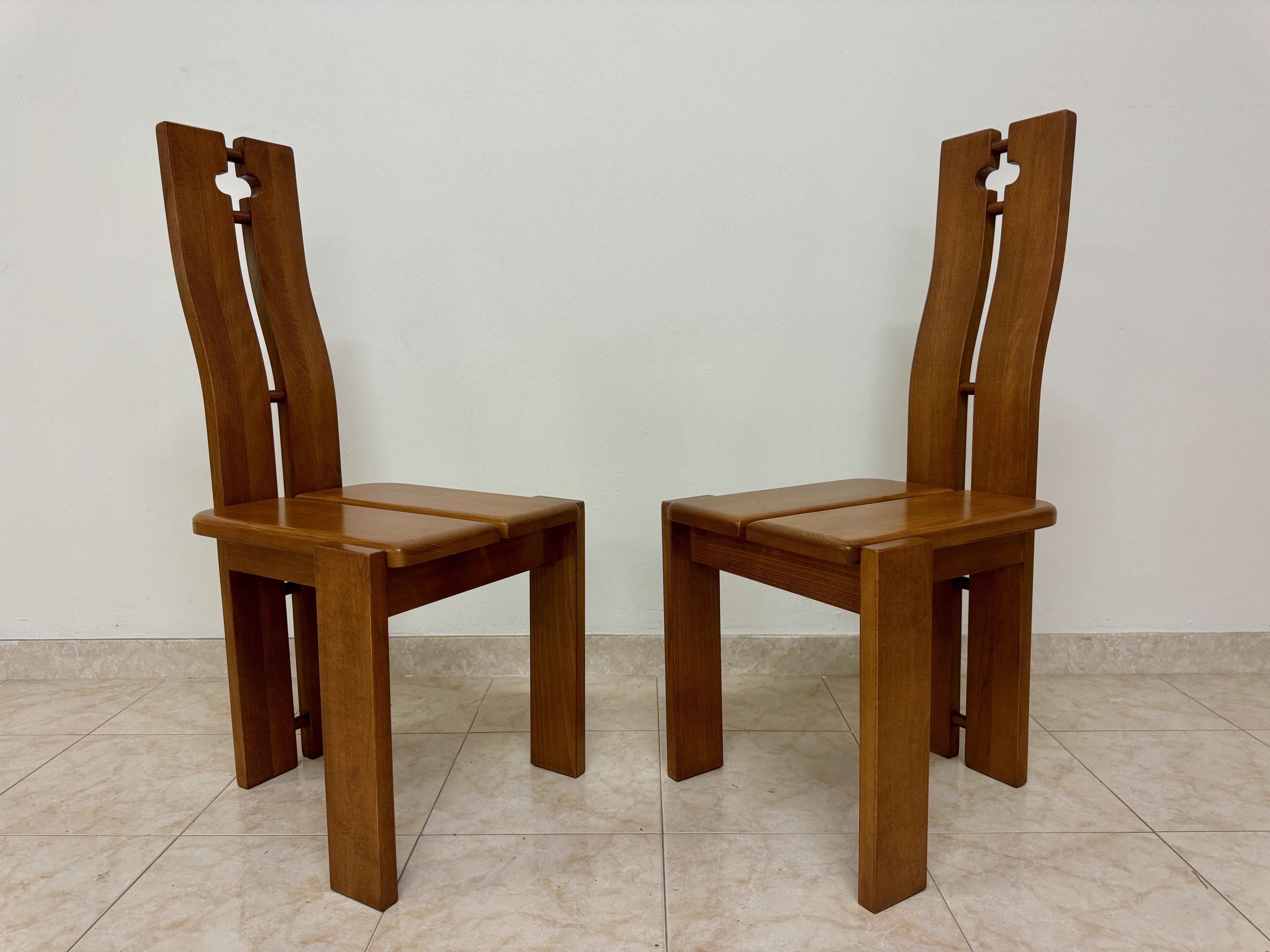 Brutalistische italienische Esszimmerstühle im Angebot 1