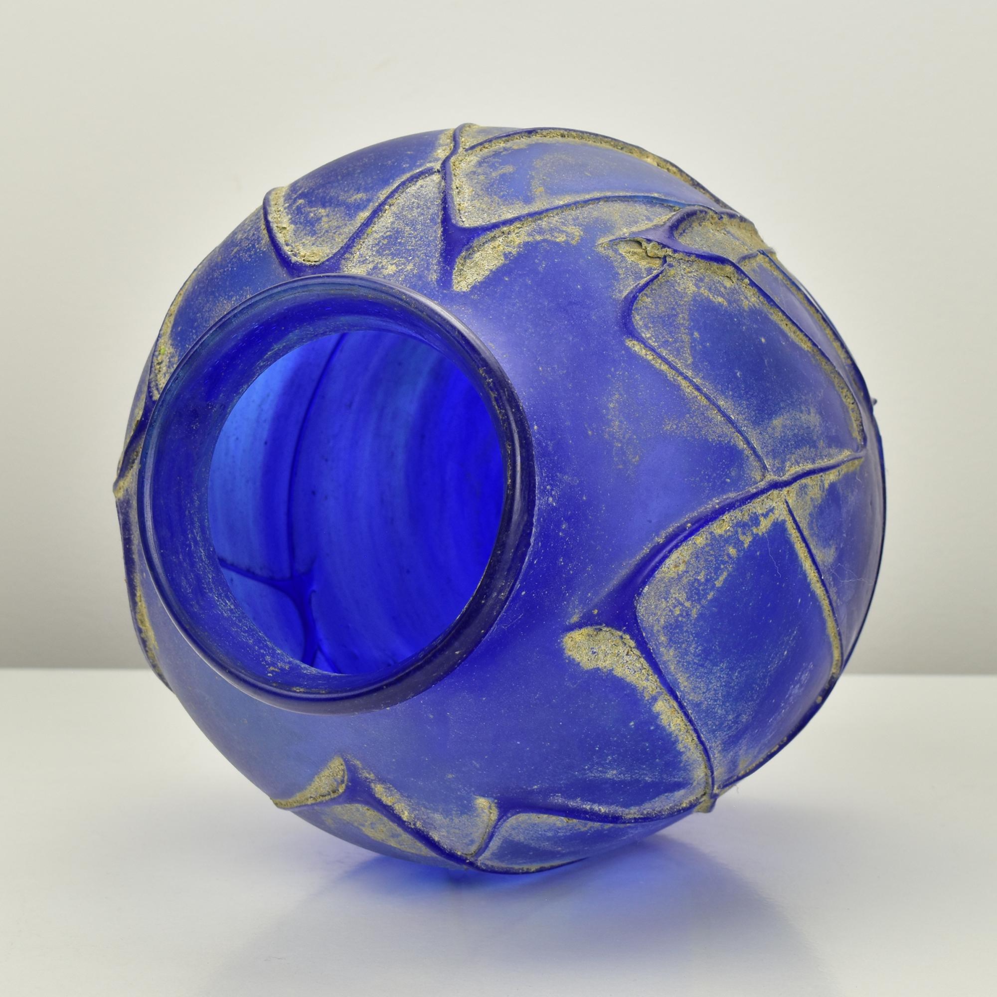 Mid-20th Century Brutalist Italian Murano Blue Scavo Vase Roman Amphora Style Italian Art Glass For Sale